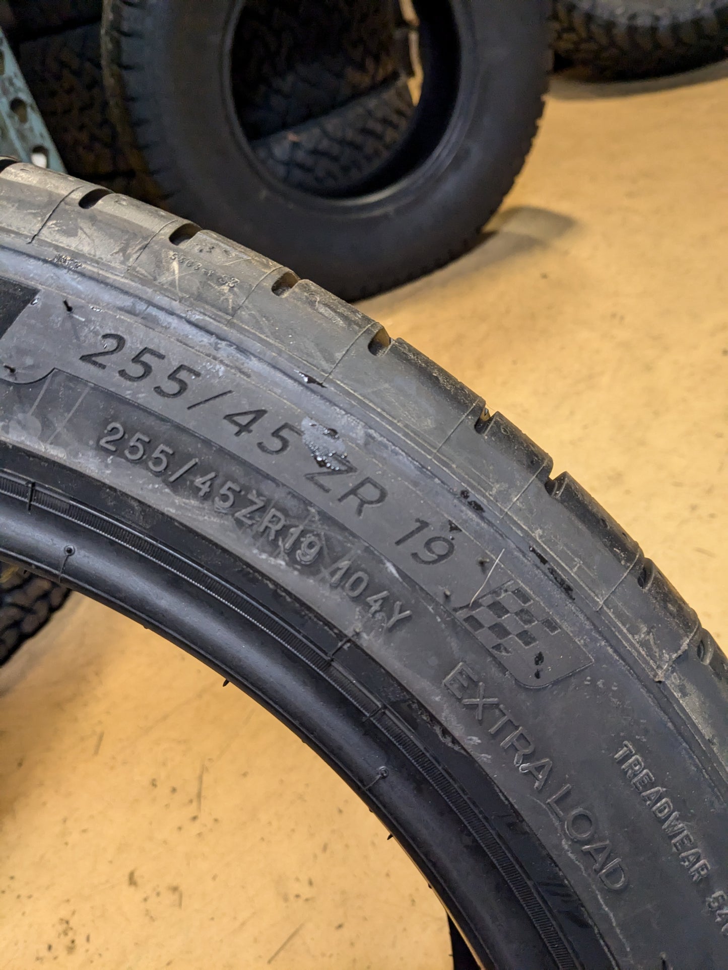 MICHELIN PILOT SPORT ALL SEASON 4 P 255 45 19 104Y XL ALL SEASON TIRE 17344