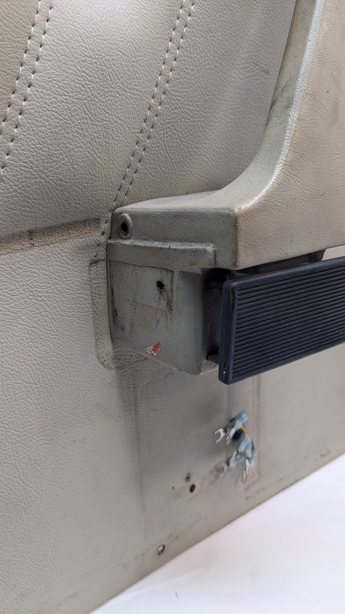 USED PORSCHE 911 CARRERA LEFT LEATHER DOOR PANEL WITH TWEETER AND HANDLE