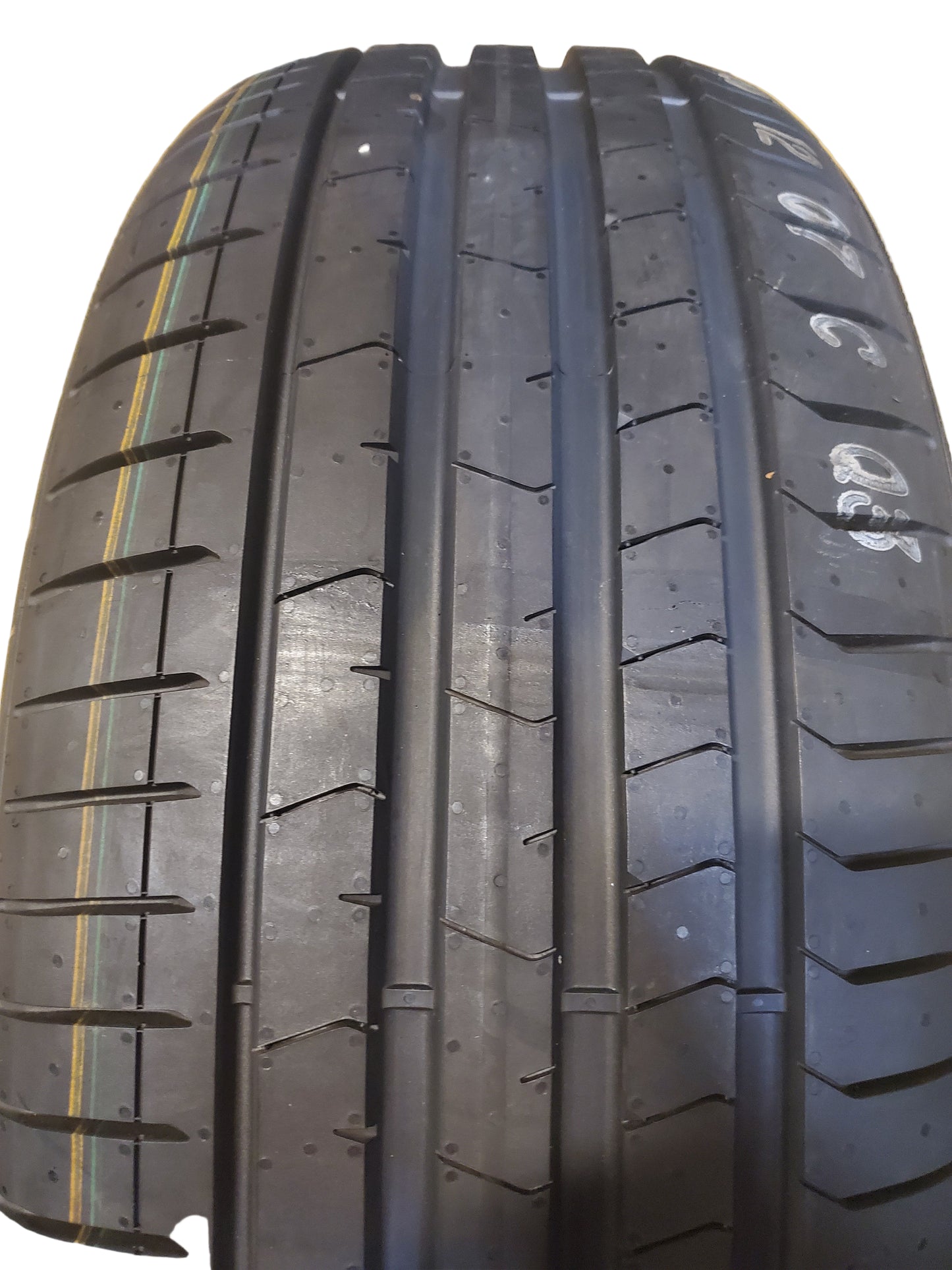 NOS PIRELLI P ZERO MO BSW P 235 50 19 99W UHP TIRE 2706500