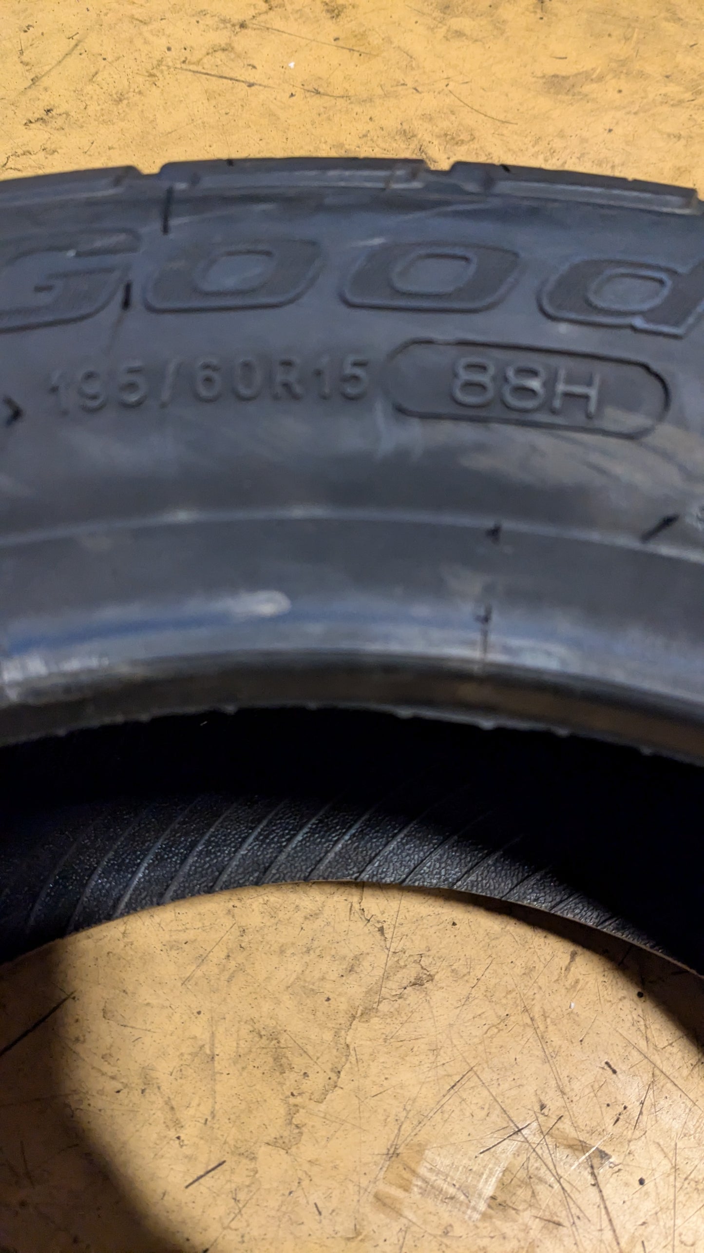 NOS BFGOORICH ADVANTAGE T/A SPORT BSW P 195 60 15 88H ALL SEASON TIRE 11824