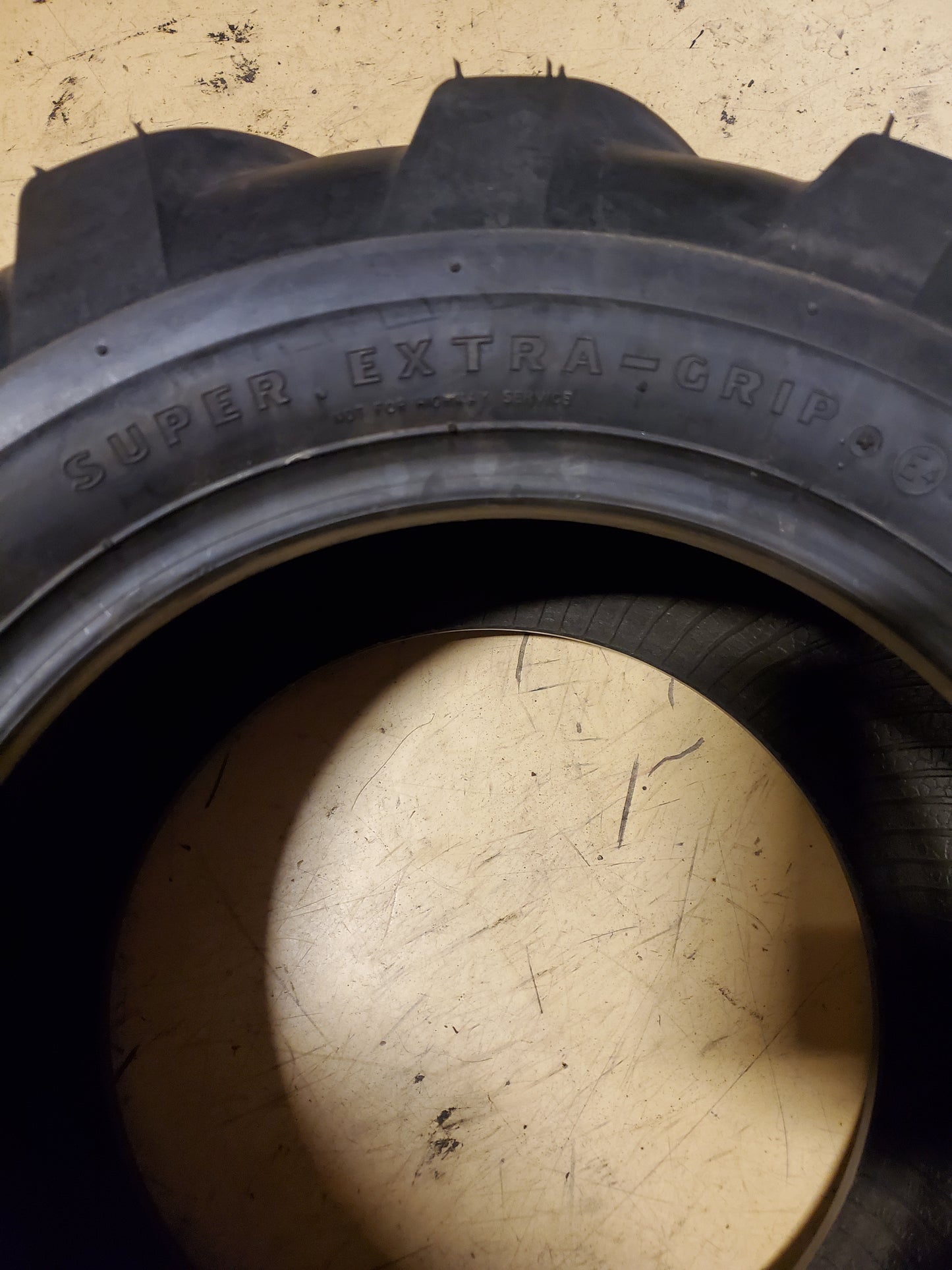 DEESTONE D405 100A3 BSW 23 10.5 12 6PLY FARM TIRE DS5246