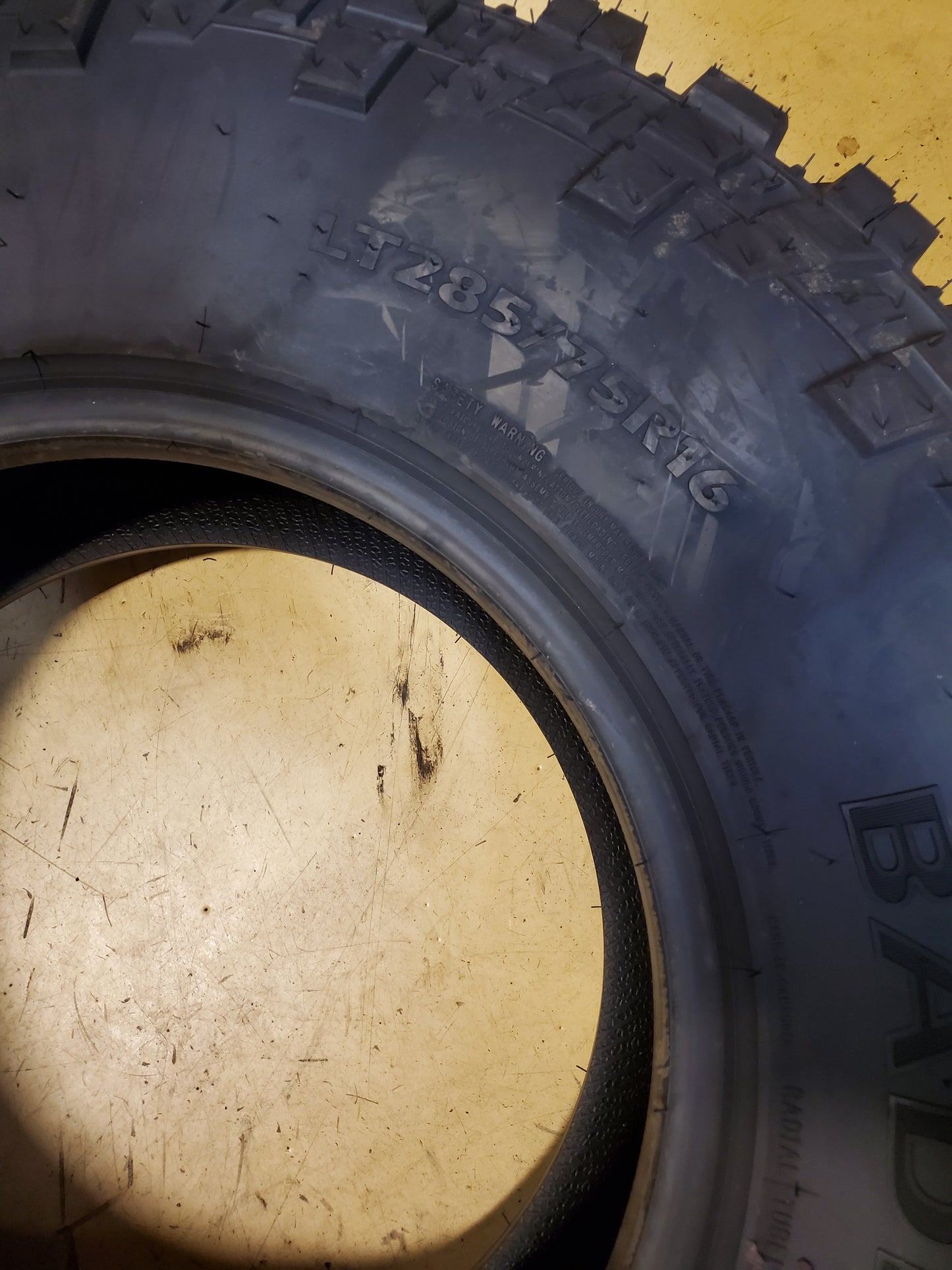 MASTERTRACK BADLANDS M/T BSW LT 285 75 16 126/123Q 10PLY MUD TIRE MASTMT001S1