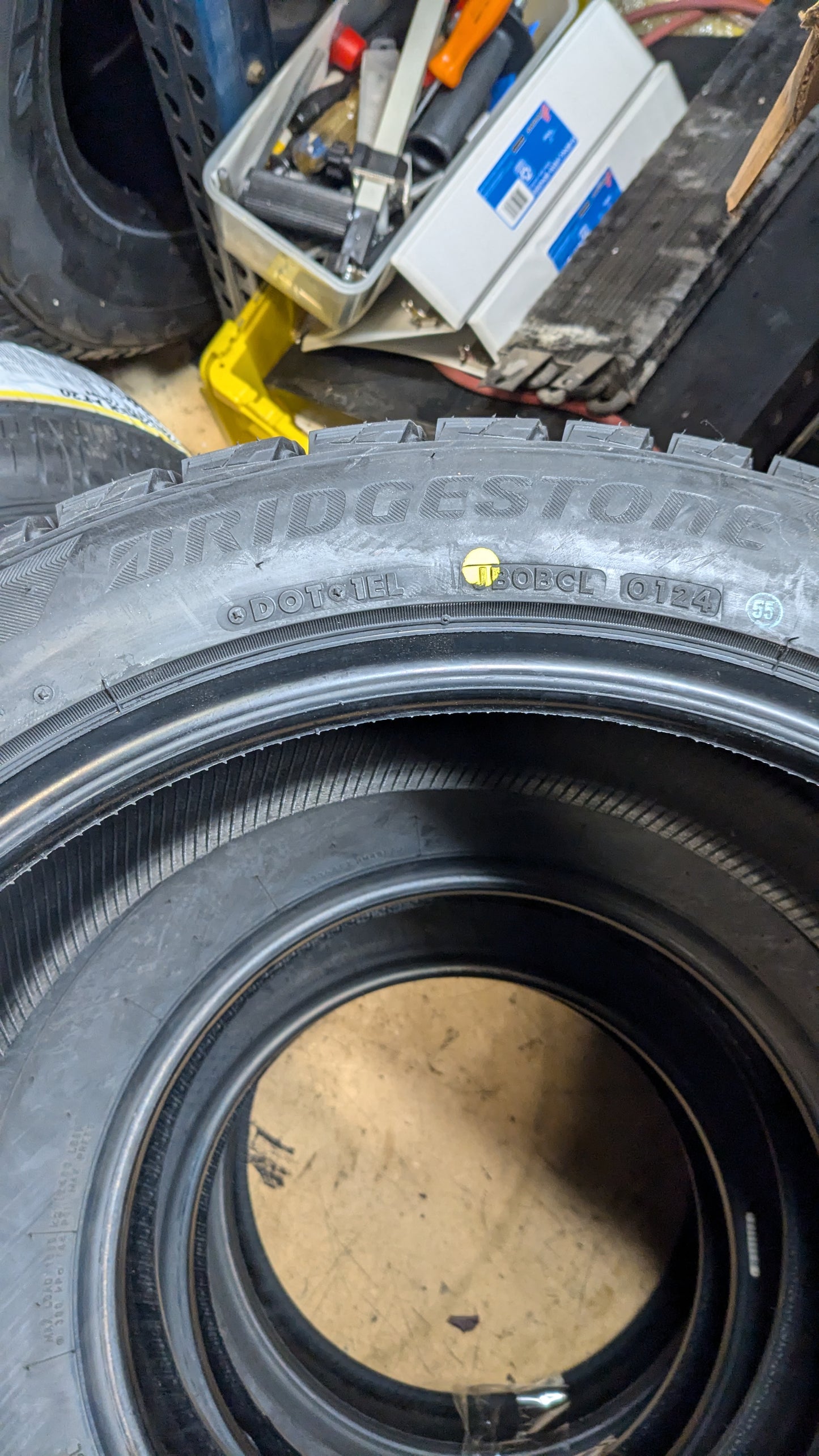 BRIDGESTONE BLIZZAK DMV2 BSW P 265 45 20 108T WINTER TIRE 005854