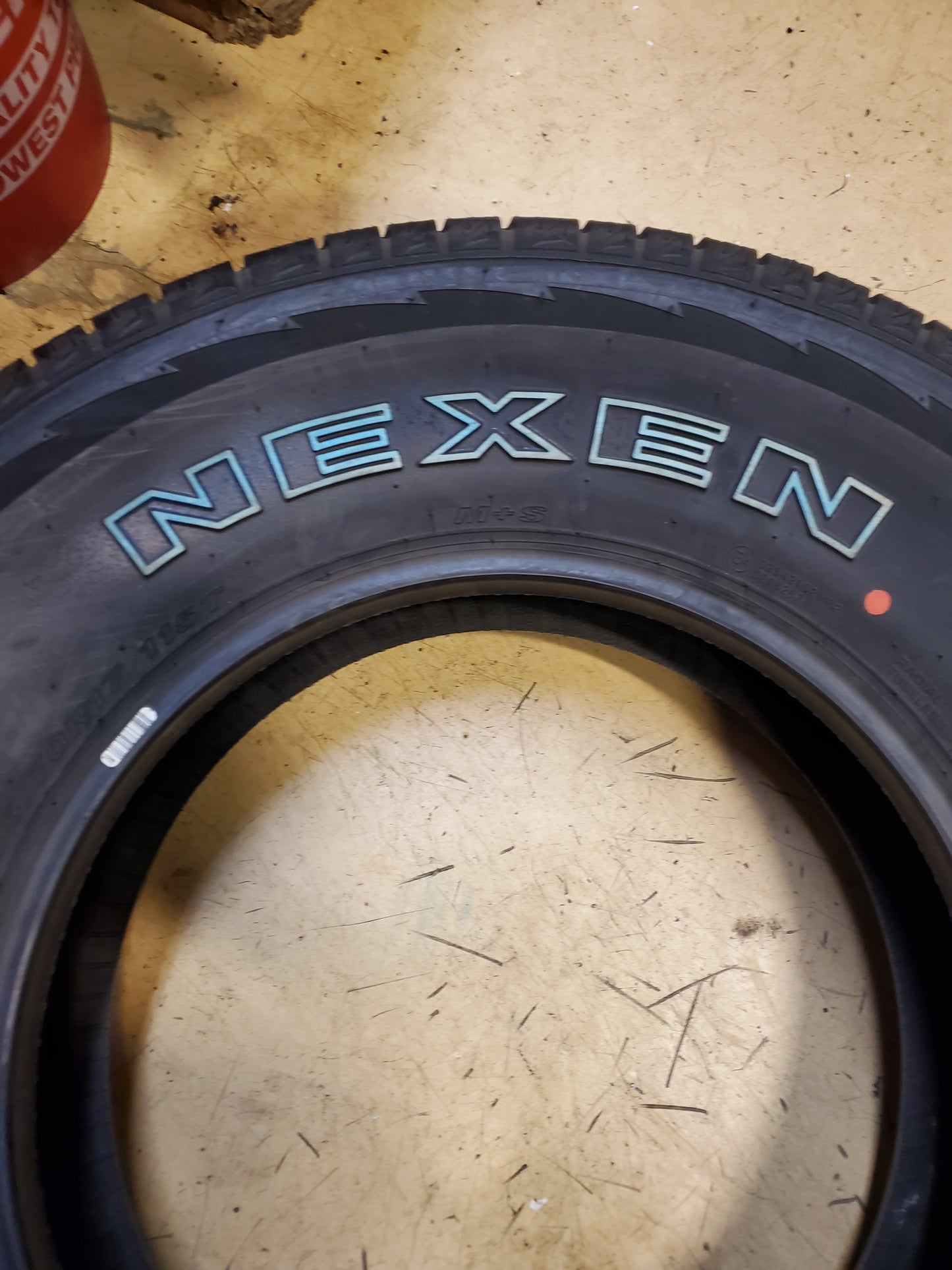 NOS NEXEN ROADIAN HTX RH5 OWL P 265 70 17 115T HIGHWAY TIRE 11730NXK