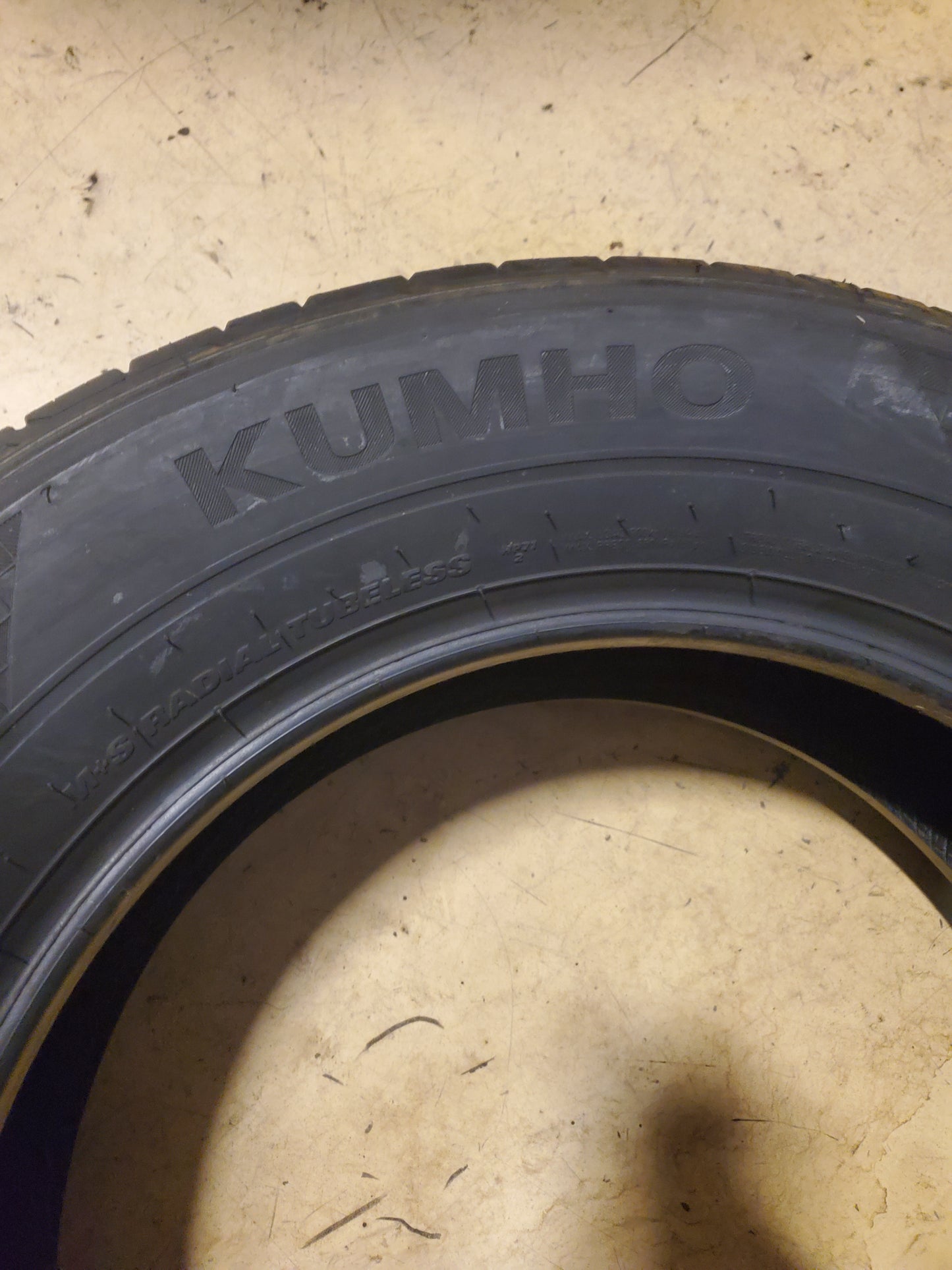 KUMHO CRUGEN HP71 BSW P 235 65 17 104V ALL SEASON TIRE 2230143
