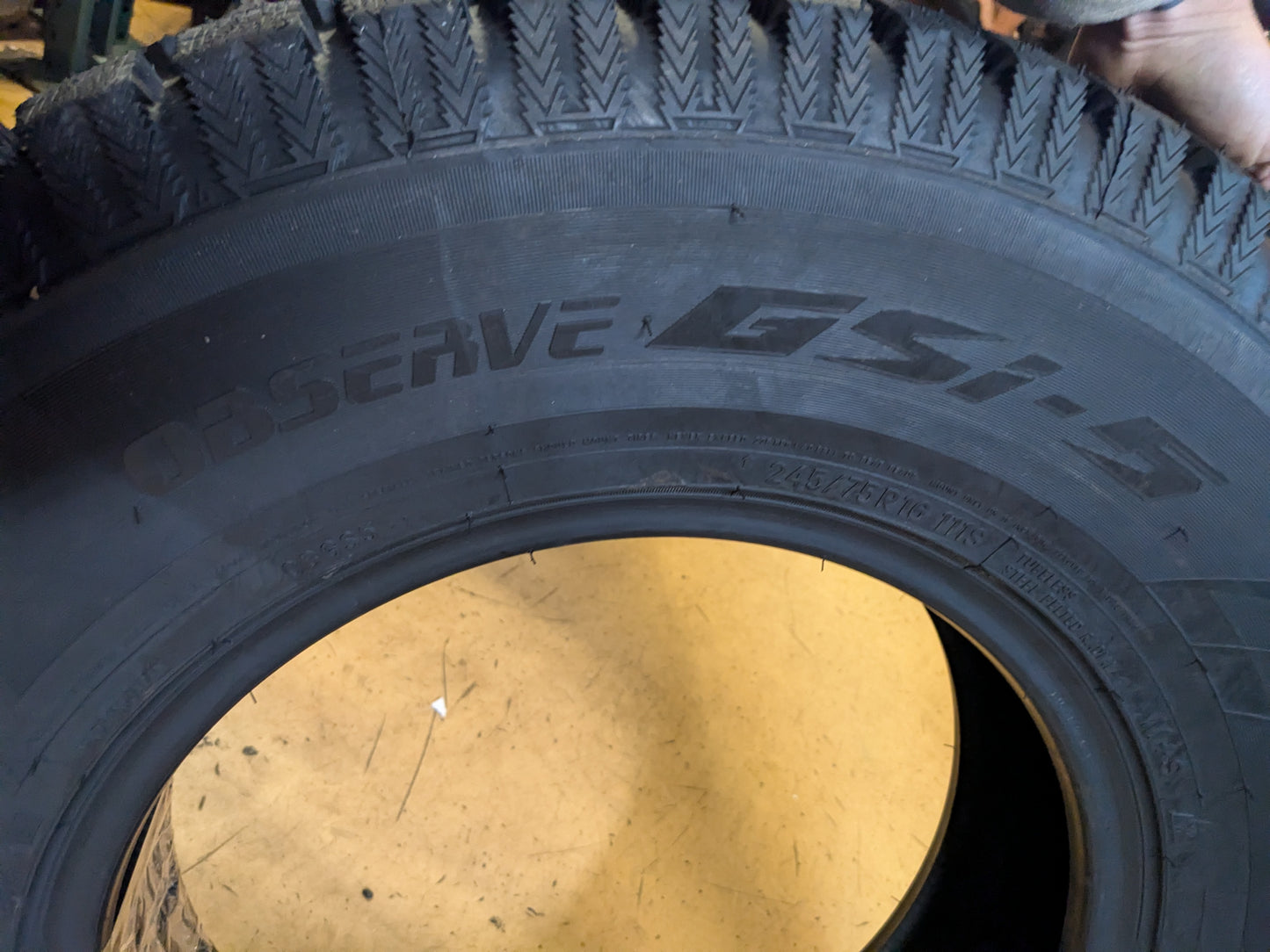 NOS TOYO OBSERVE GSI-5 BSW P 235 75 16 111S SL WINTER/SNOW TIRE 130450