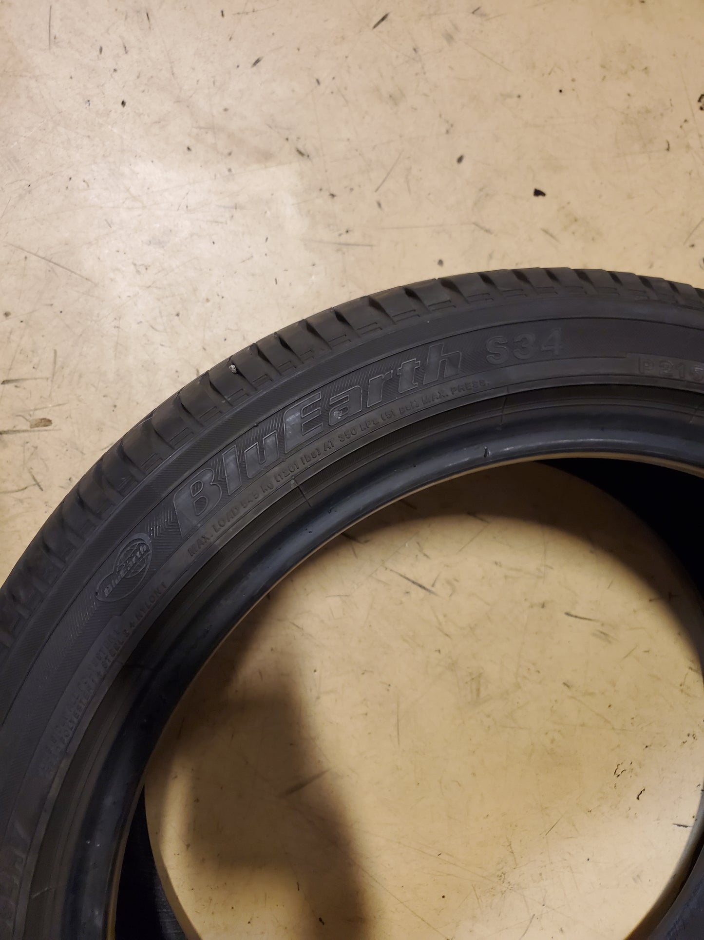USED OS YOKOHAMA BLUEARTH S34RY P 215 45 17 87V PERFORMANCE TIRE 110193312
