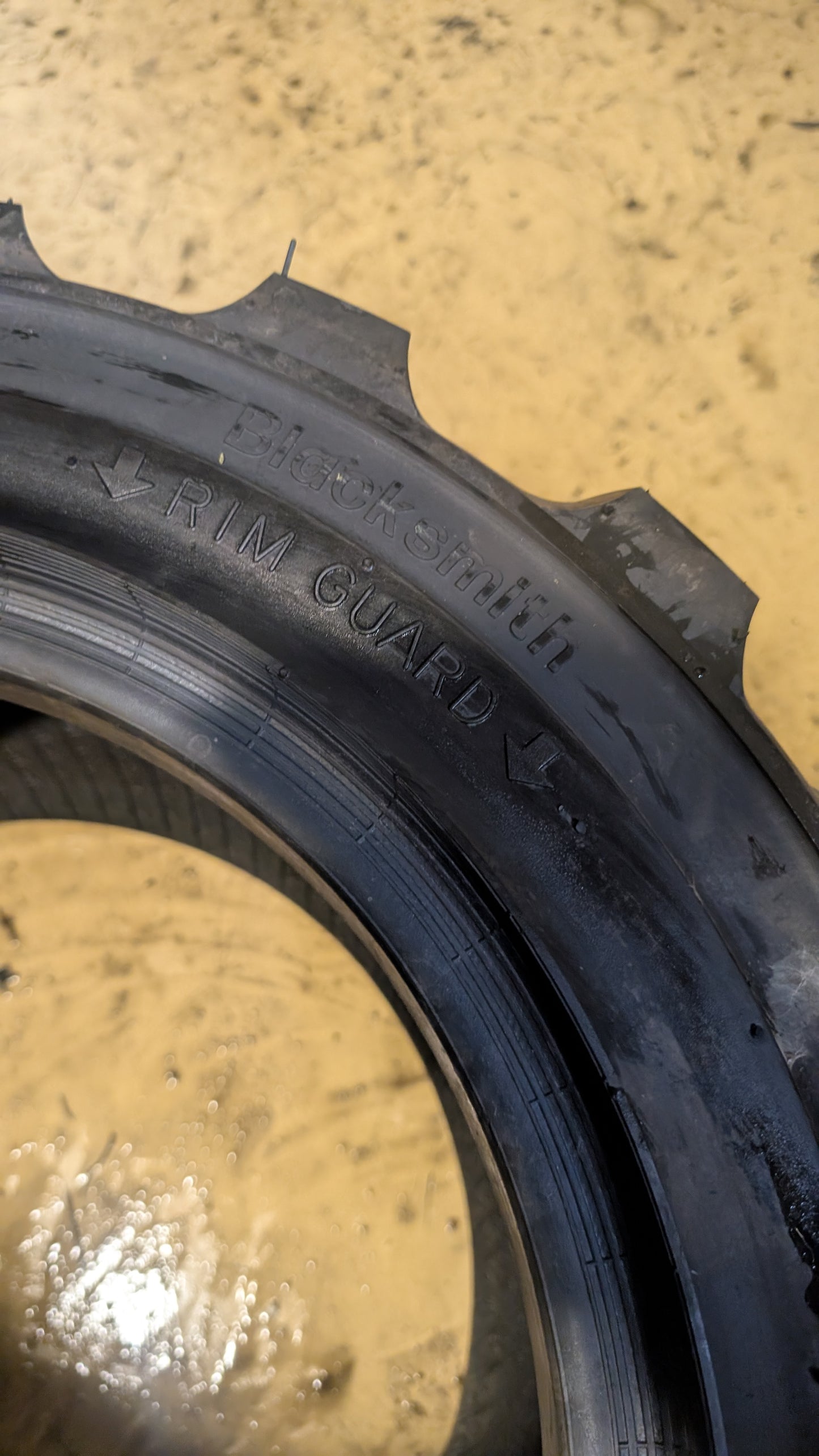 BLACKSMITH OUTRIGGER BSW 26 12 380 8PLY INDUSTRIAL TIRE T5082612380