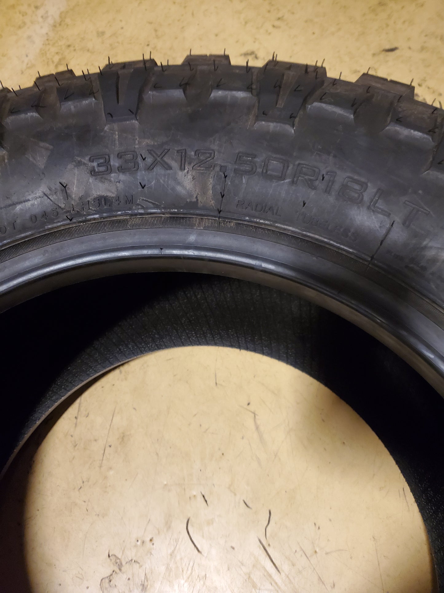 FURY COUNTRY HUNTER M/T II BSW LT 33 12.5 18 122Q 12PLY MUD TIRE FCHIIF33125018A