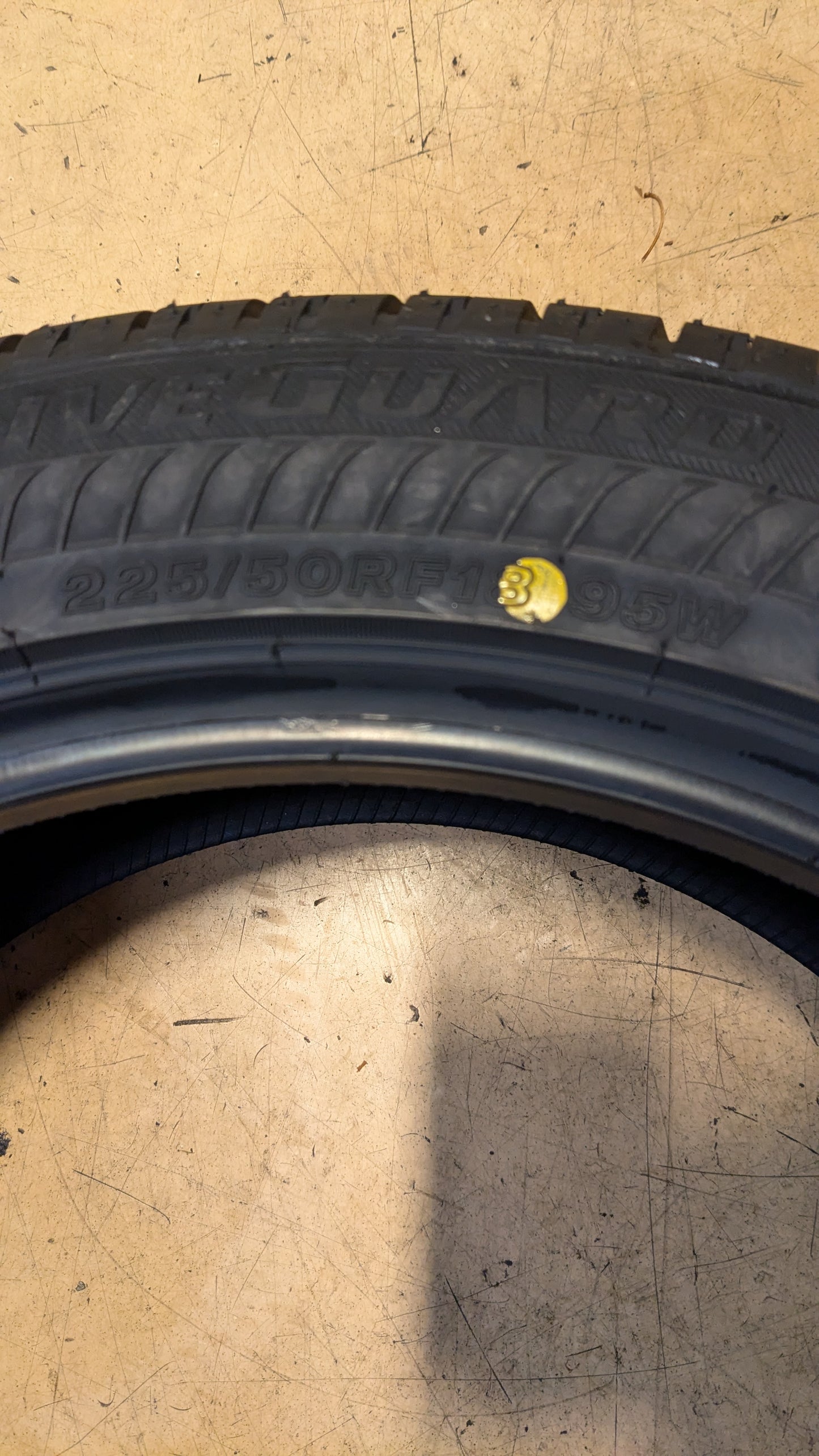 BRIDGESTONE DRIVEGUARD RFT RUNFLAT BSW P 225 50 18 95W ALL SEASON 011816