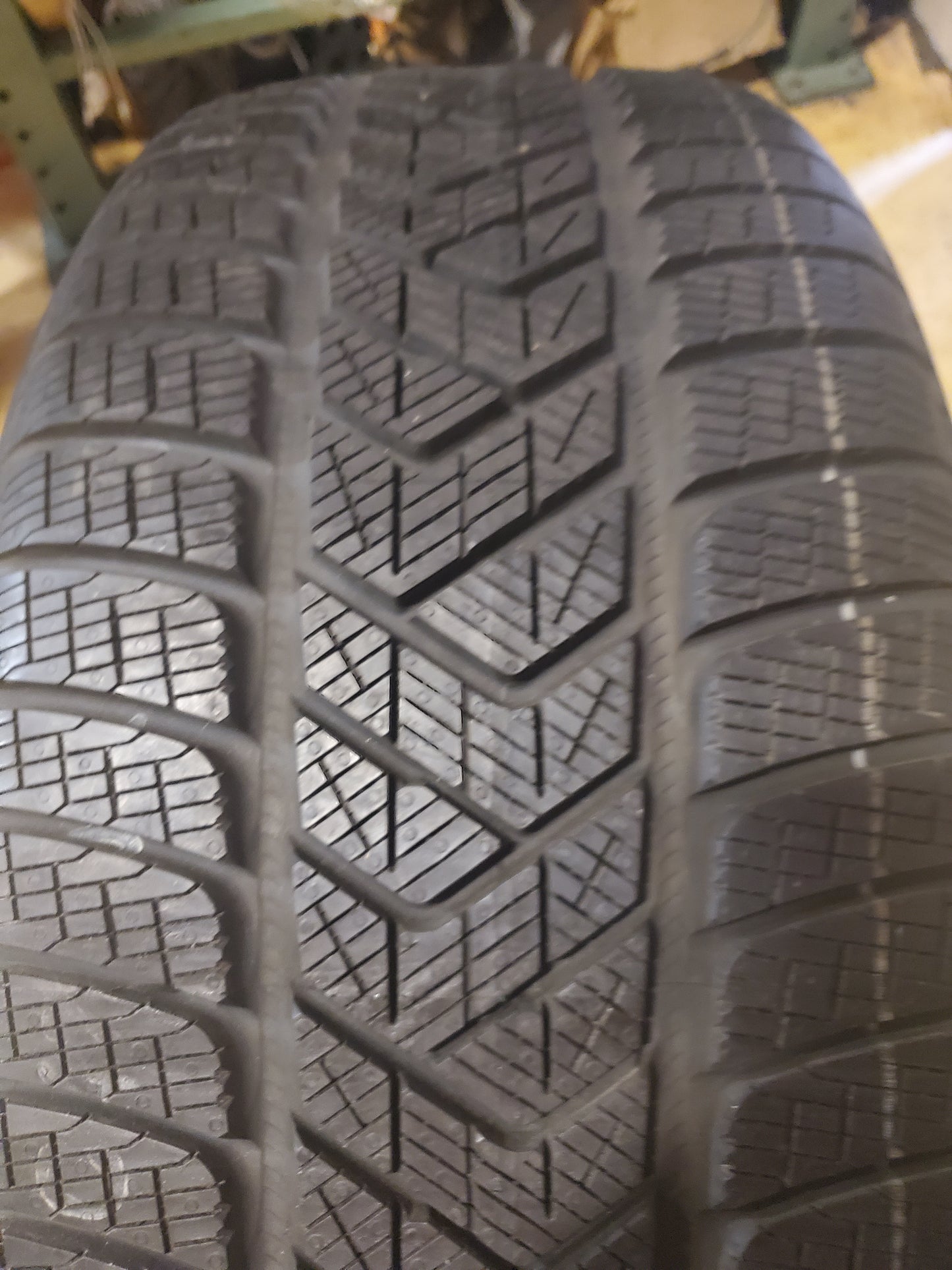 PIRELLI SCORPION WINTER MO BSW P 275 55 19 111H WINTER TIRE 3080000