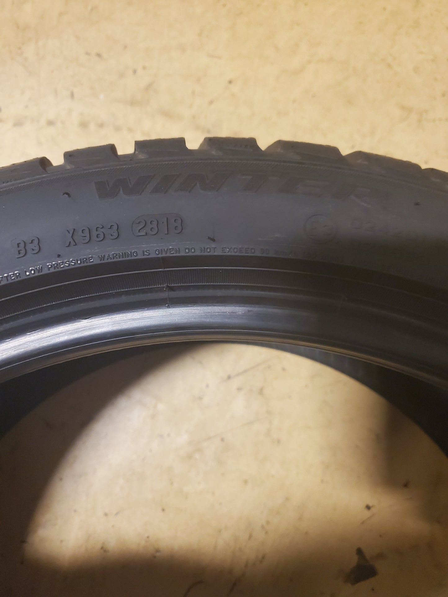 NOS PIRELLI WINTER SOTTOZERO 3 MOE RF BSW P 275 35 19 100V WINTER TIRE 2729000