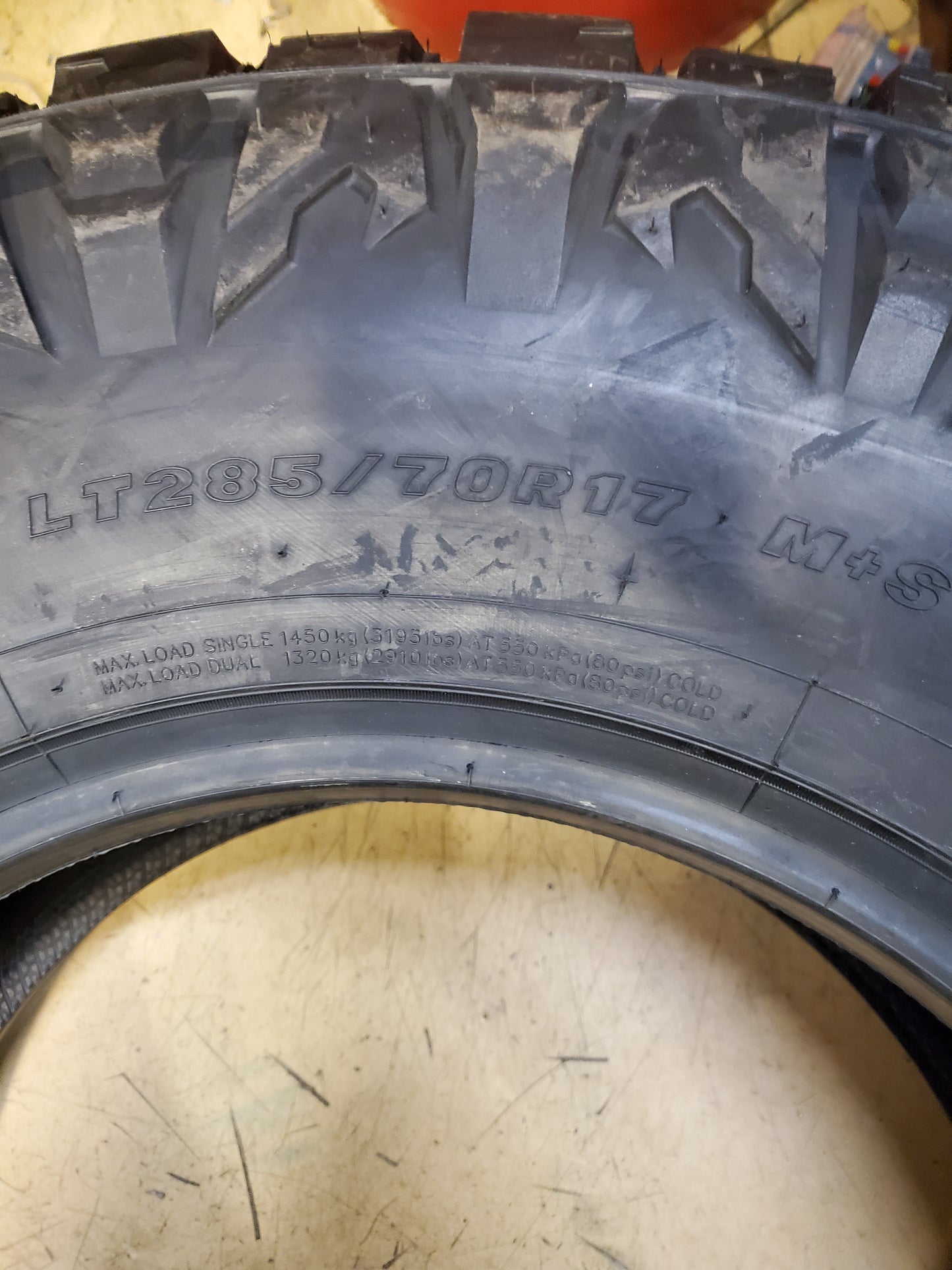 MAXXIS RAZR AT-811 BSW LT 285 70 17 121/118S 10PLY ALL TERRAIN TIRE TL00049200