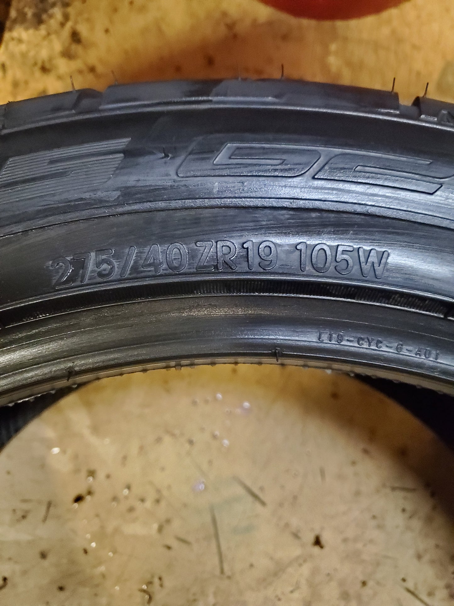 NITTO NT555 G2 BSW P 275 40 19 105W XL UHP TIRE 211090