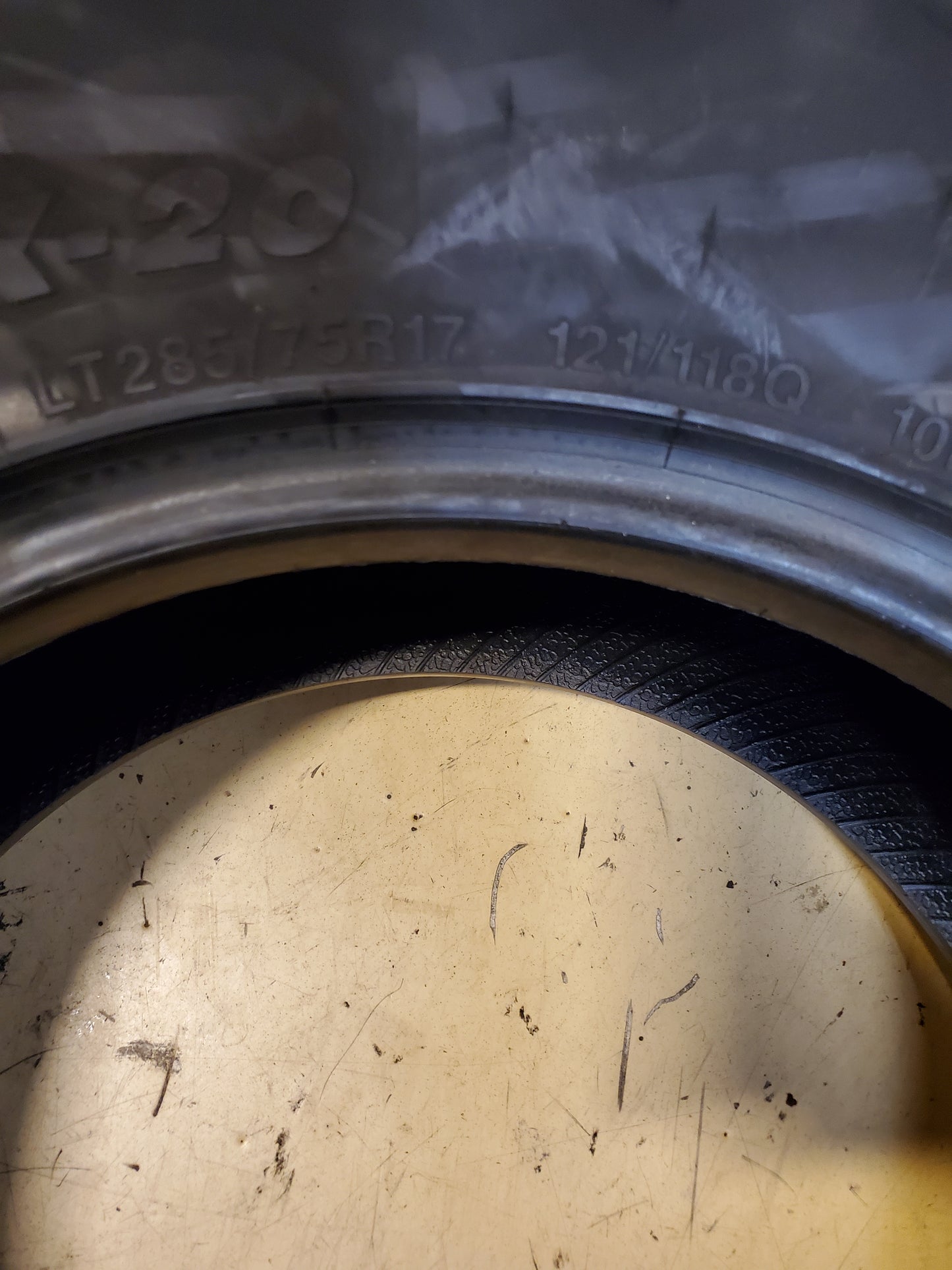 DELINTE DX-20 BANDIT X/T BSW LT 285 75 17 121/118Q RUGGED TIRE 834003