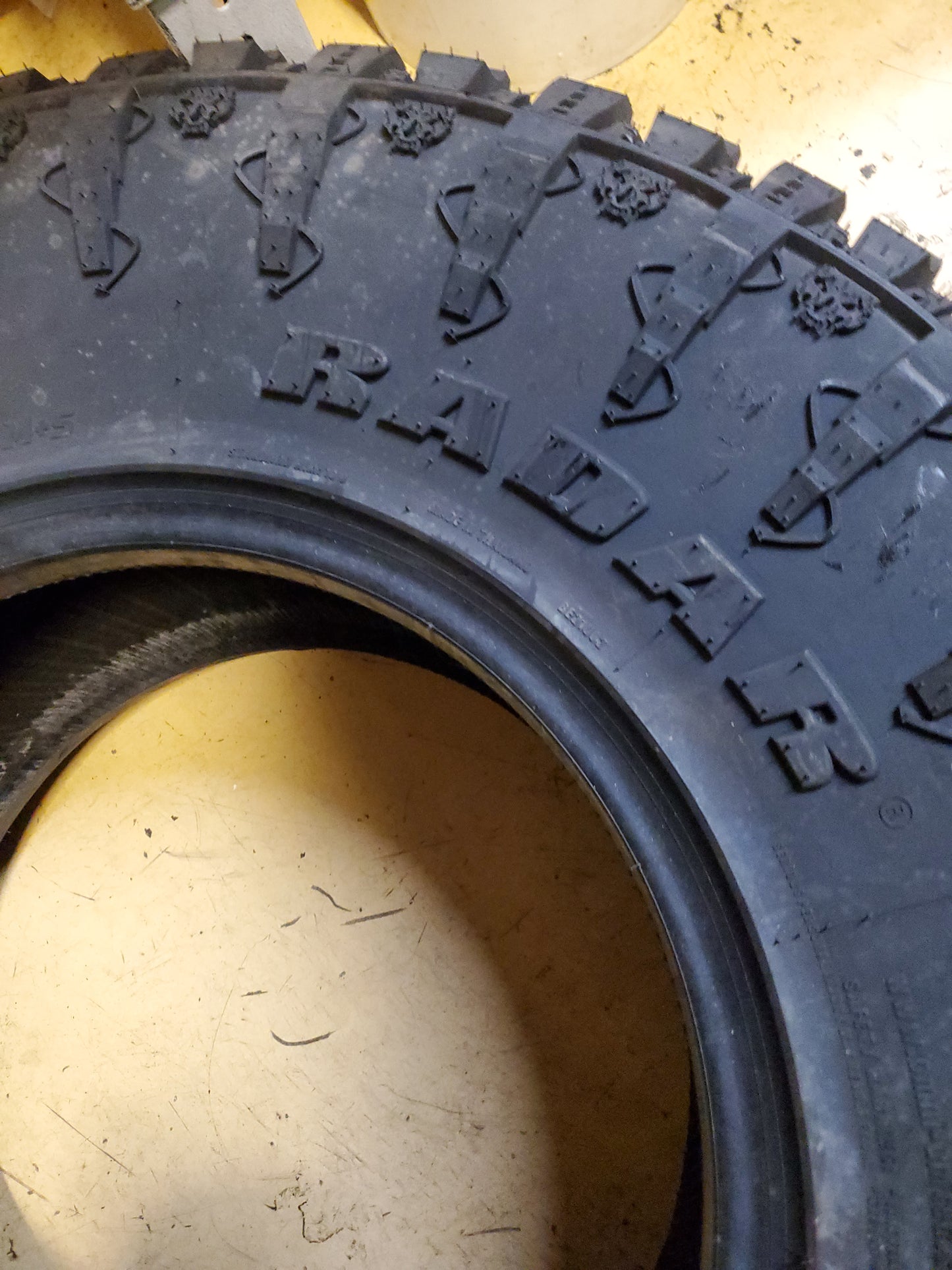 RADAR RENEGADE R/T BSW LT 35 12.5 17 121Q 12PLY RUGGED TIRE RASYTH0115