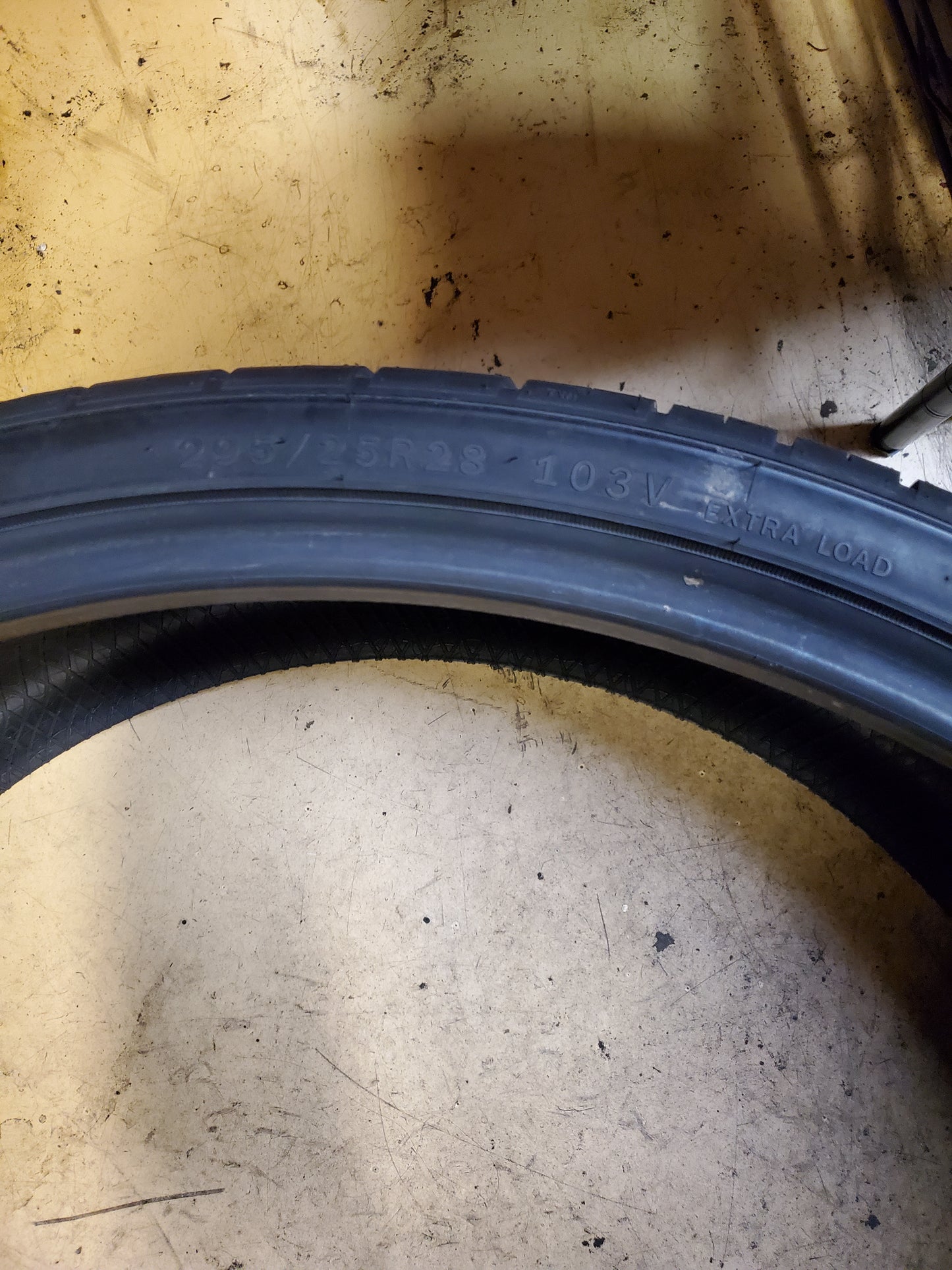 LEAO LION SPORT 3 BSW P 295 25 28 103V XL ALL SEASON TIRE 221022592