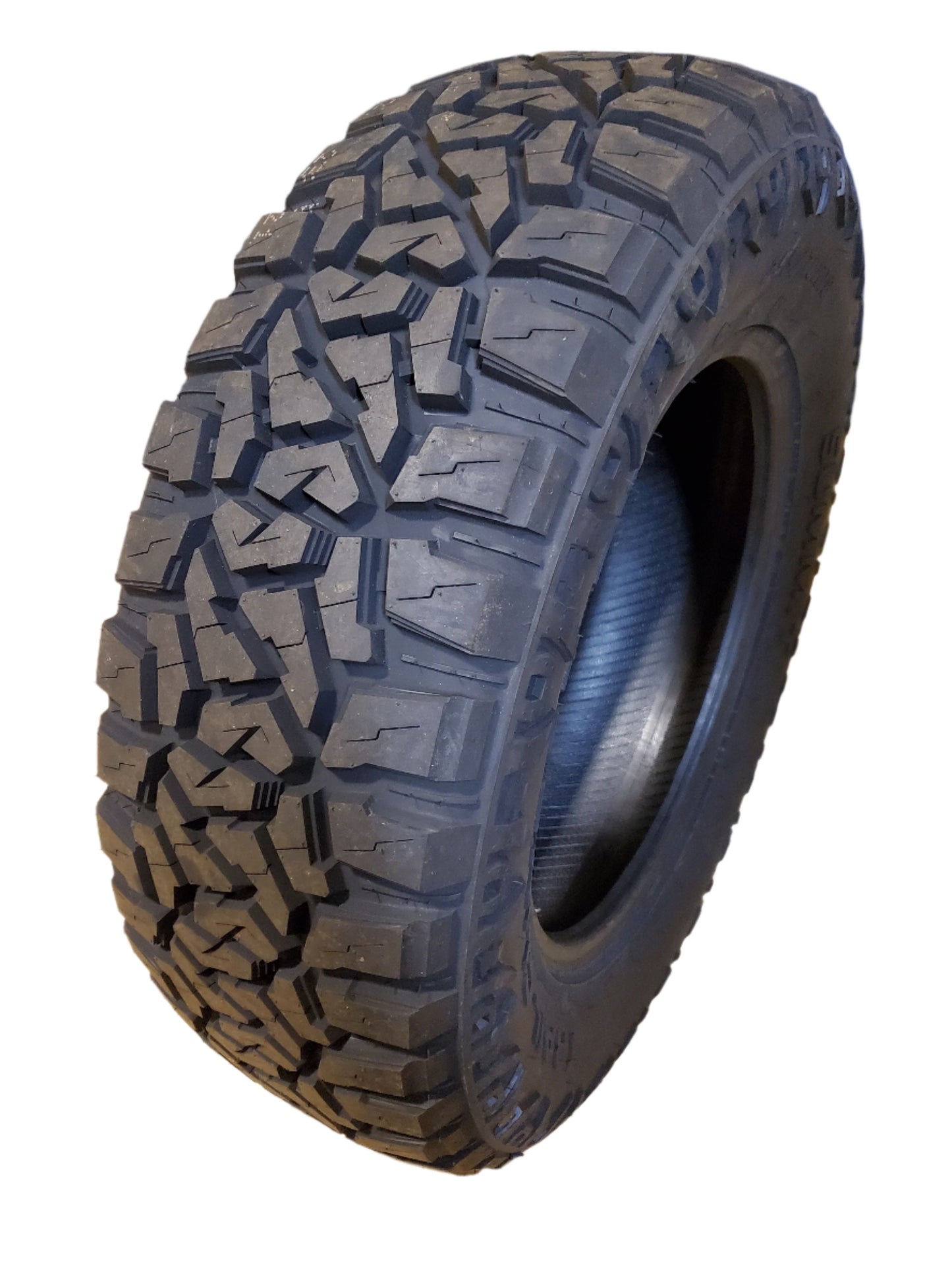 SUMMIT TRAIL CLIMBER RT BSW P 255 70 18 116T XL RUGGED TERRAIN TIRE 1600694