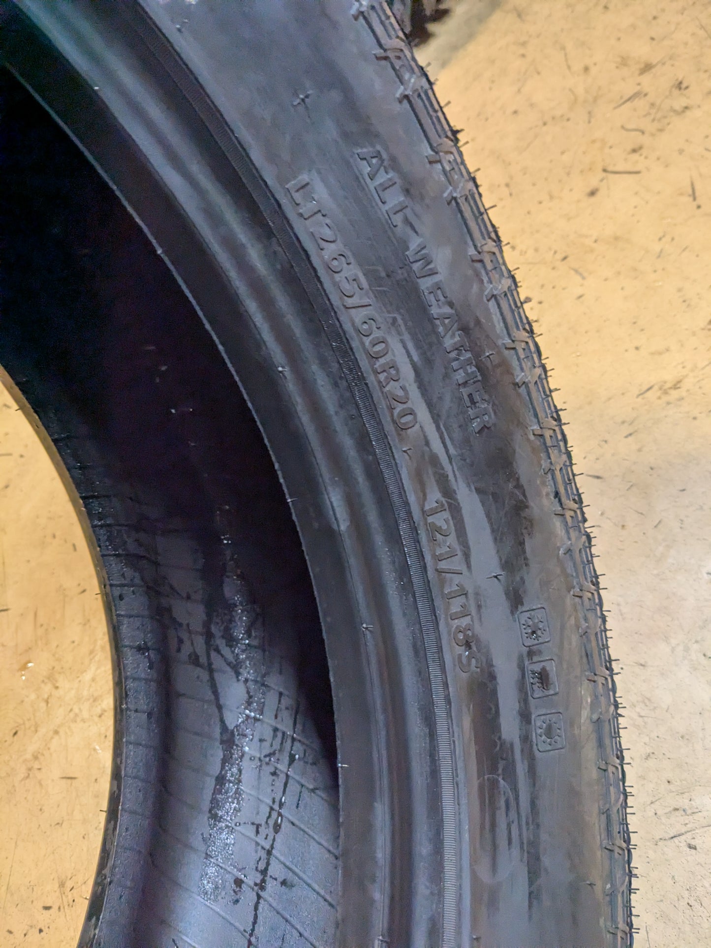 LANDGOLDEN LGT57 A/T BSW LT 265 60 20 121/118S LRE 10 PLY ALL TERRAIN TIRE 119508