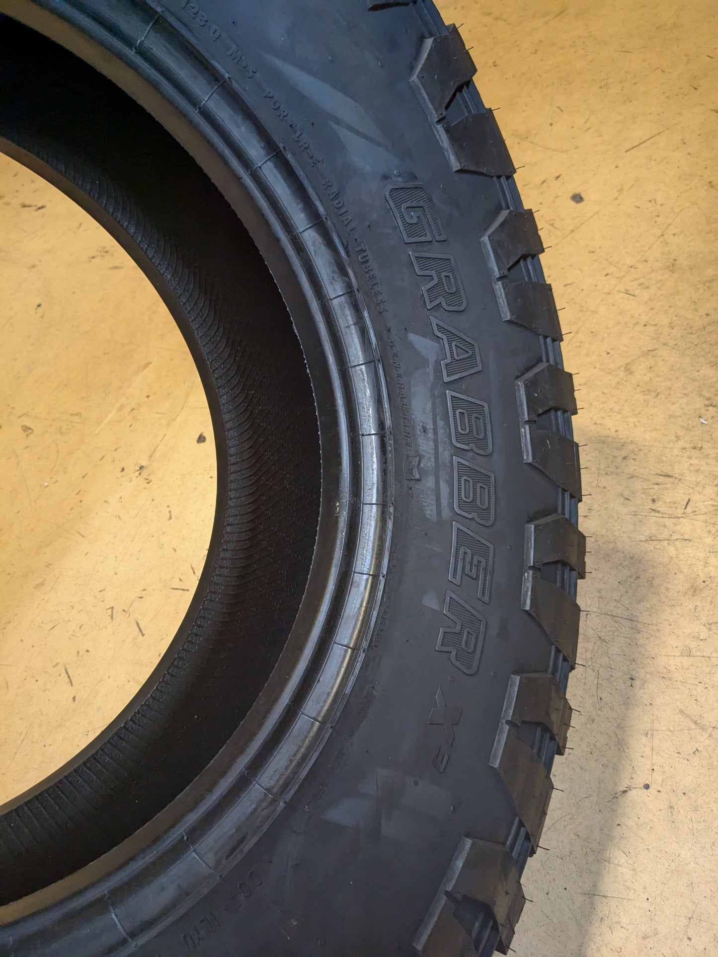 GENERAL GRABBER X3 BSW P 285 75 16 126/123Q 10PLY MUD TERRAIN TIRE 04505720000
