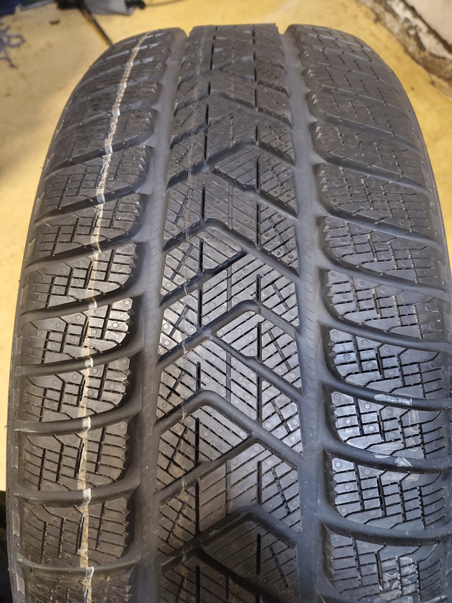 PIRELLI SCORPION WINTER A0 BSW P 235 55 19 101T WINTER TIRE 3565100
