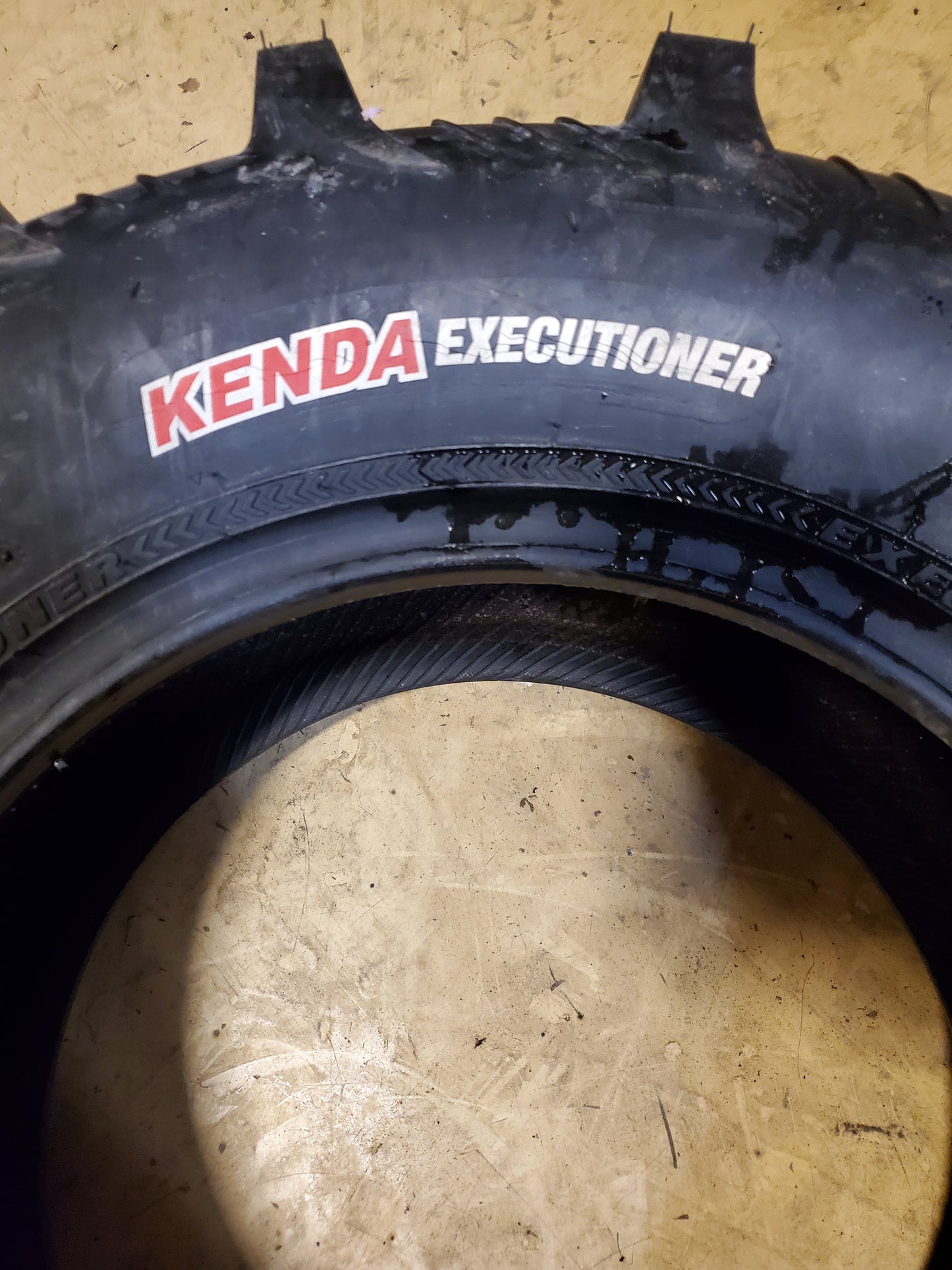 KENDA EXECUTIONER BSW P AT 28 11 14 6PLY ATV/UTV TIRE 085381467C1