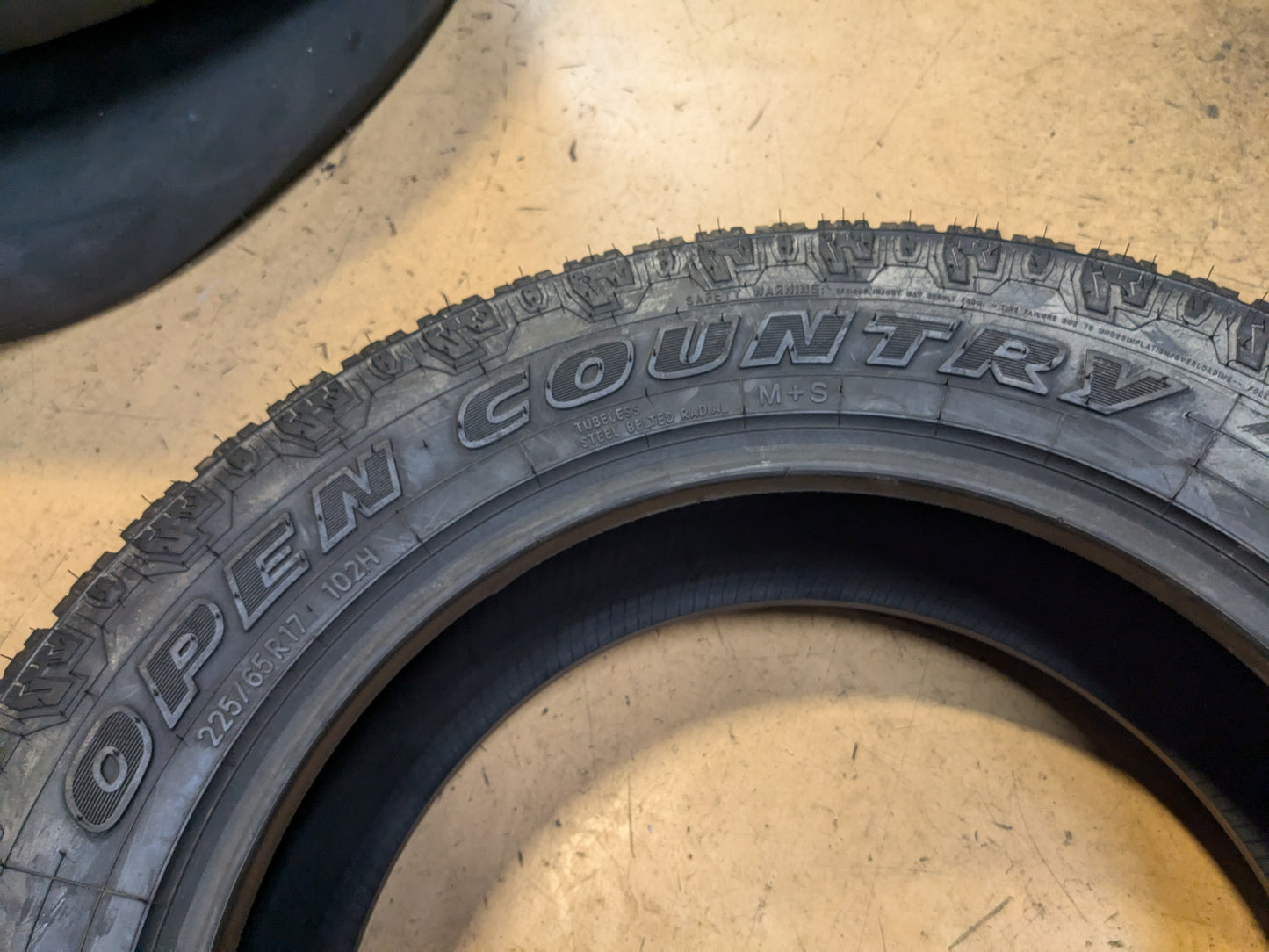 NOS TOYO OPEN COUNTRY A/T II BSW P 225 65 17 102H ALL TERRAIN TIRE 352960