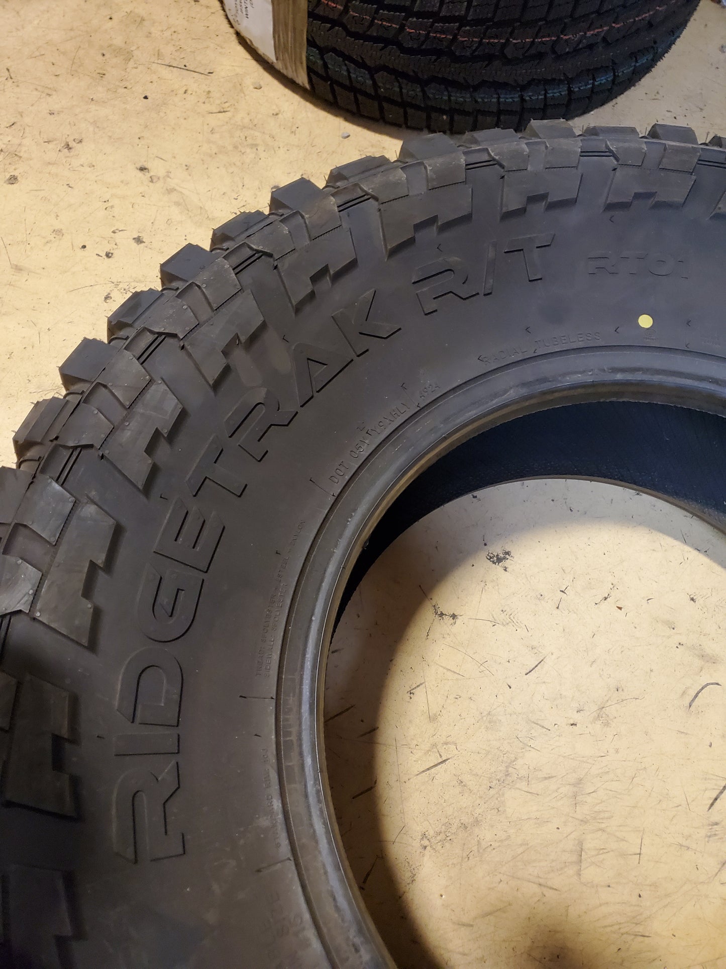 ROVELO RIDGETRAK R/T RT01 BSW LT 37 12.5 18 128Q 10PLY RUGGED TIRE 1600410K