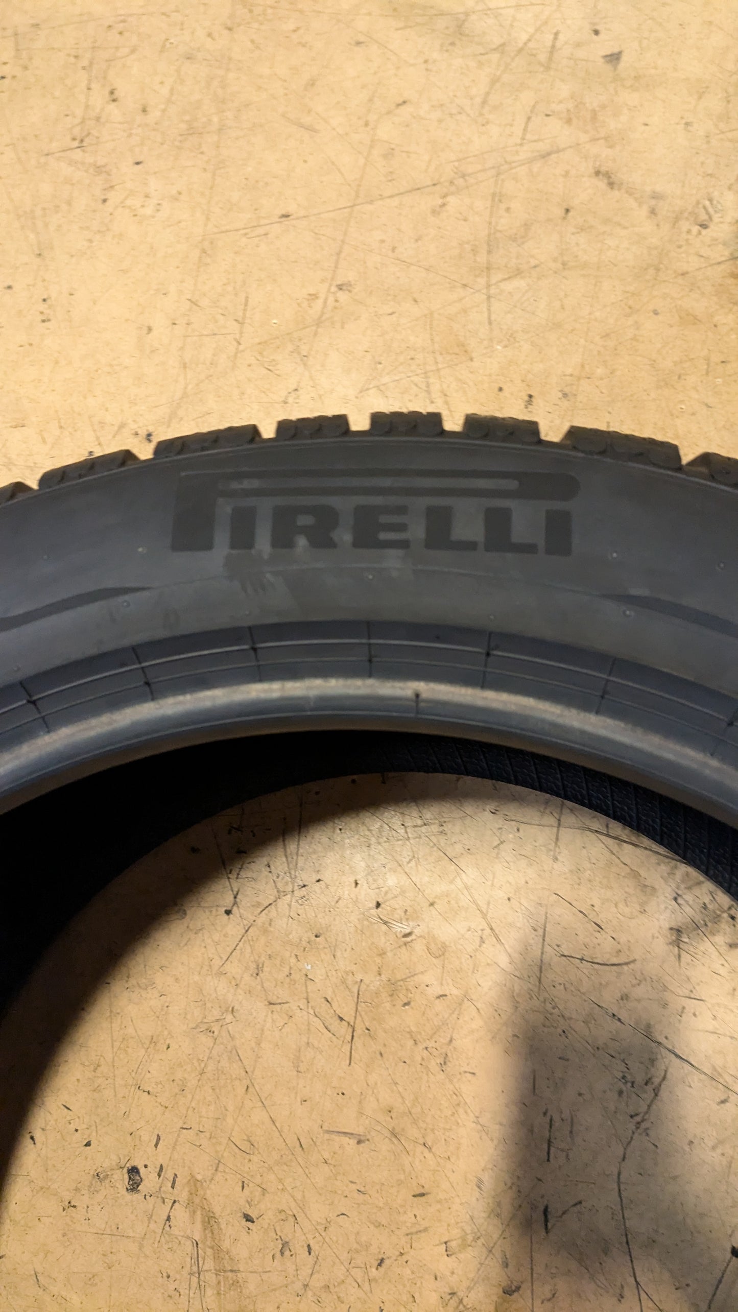PIRELLI P ZERO WINTER MERCEDES BSW P 255 45 19 104V WINTER TIRE 3033700