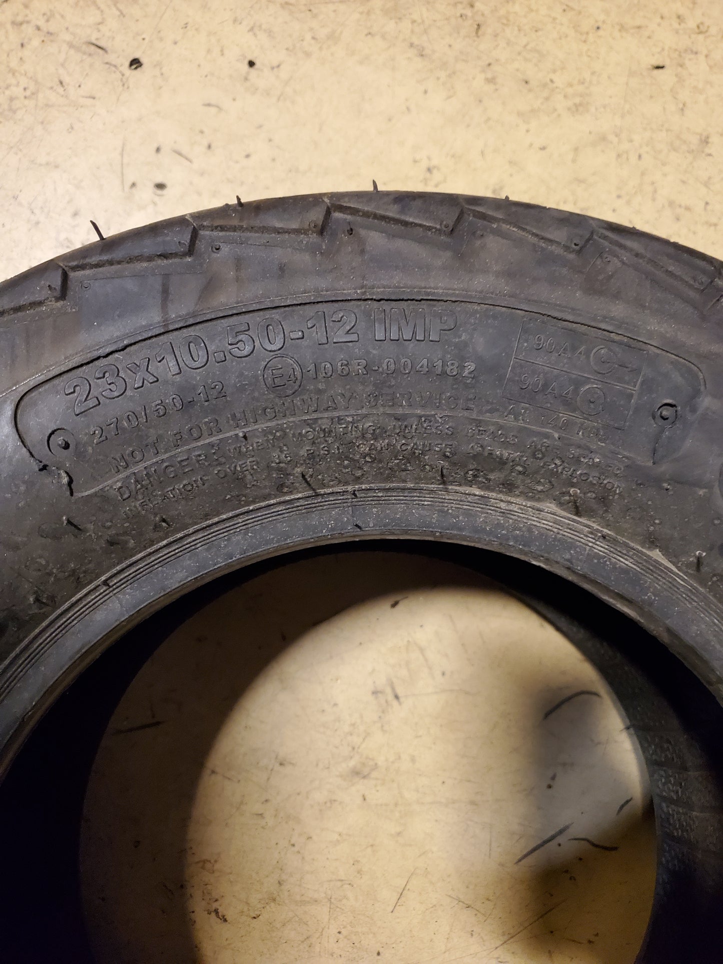 NOS CARLISLE INDUSTRIAL TRAX BSW 23 10.5 12 4PLY LAWN TIRE 599045