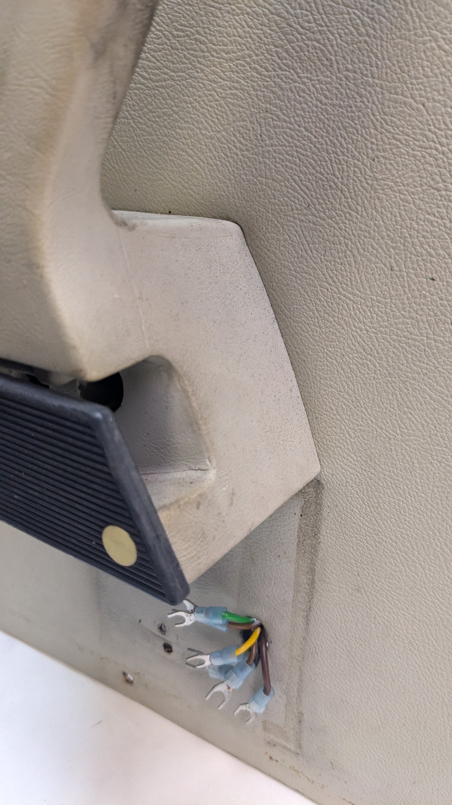 USED PORSCHE 911 CARRERA LEFT LEATHER DOOR PANEL WITH TWEETER AND HANDLE