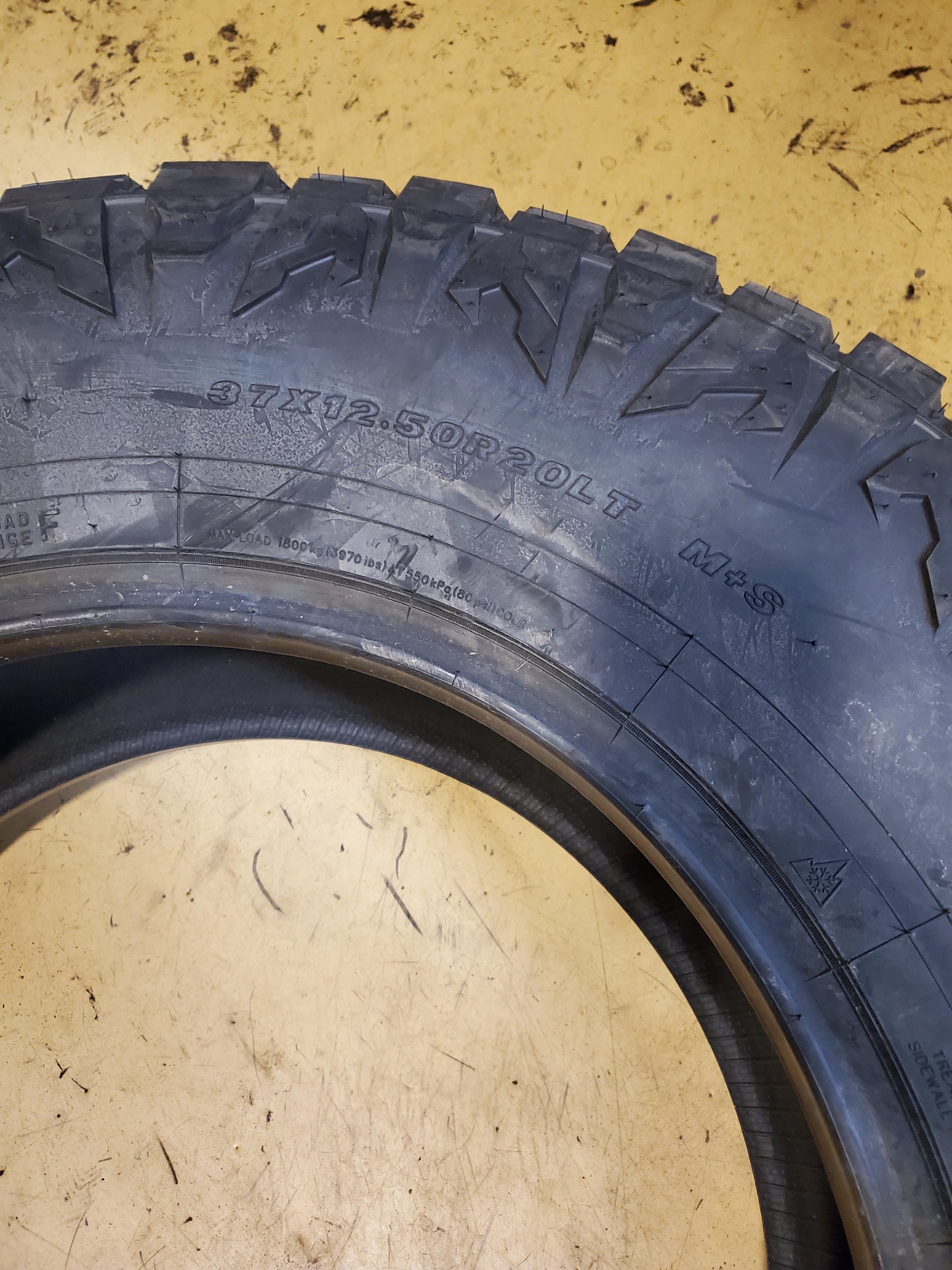 MAXXIS RAZR AT BSW LT 37 12.5 20 128R 12PLY ALL TERRAIN TIRE TL00049900