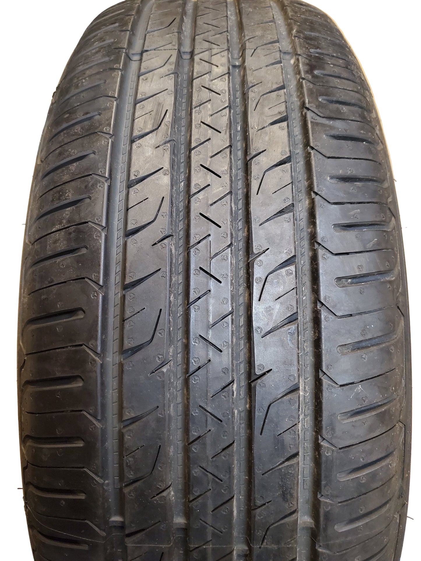 USED 8.5/32” GOODYEAR EFFICIENT GRIP PERFORMANCE SUV P 225 55 19 99V NA1570833