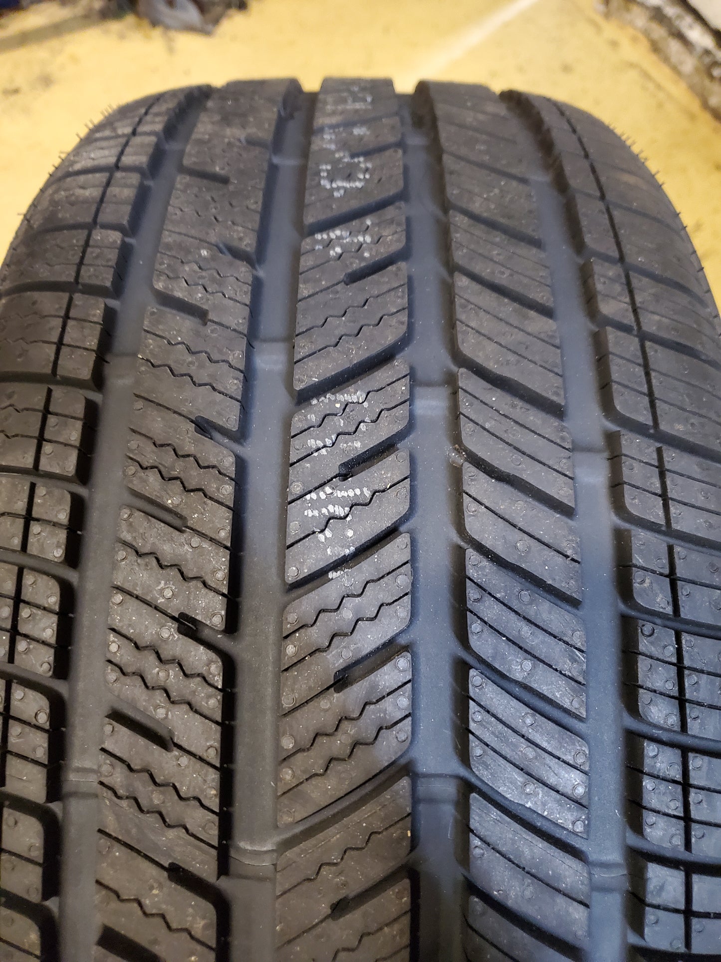 BRIDGESTONE DRIVEGUARD PLUS BSW P 235 40 18 95W XL TOURING TIRE 006483
