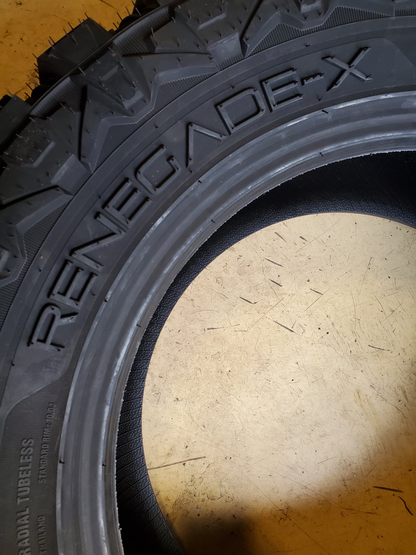 RADAR RENEGADE-X BSW LT 35 12.5 20 121Q 10PLY MUD TIRE RACSTH0046
