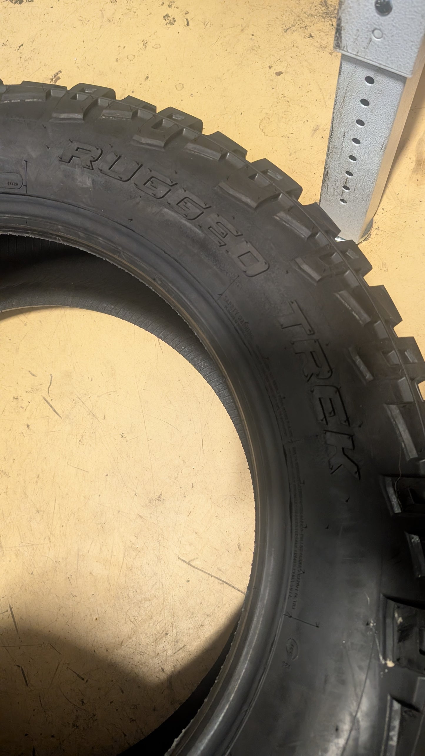 COOPER DISCOVERER RUGGED TREK BSW P 275 55 20 117T XL ALL TERRAIN TIRE 171106005