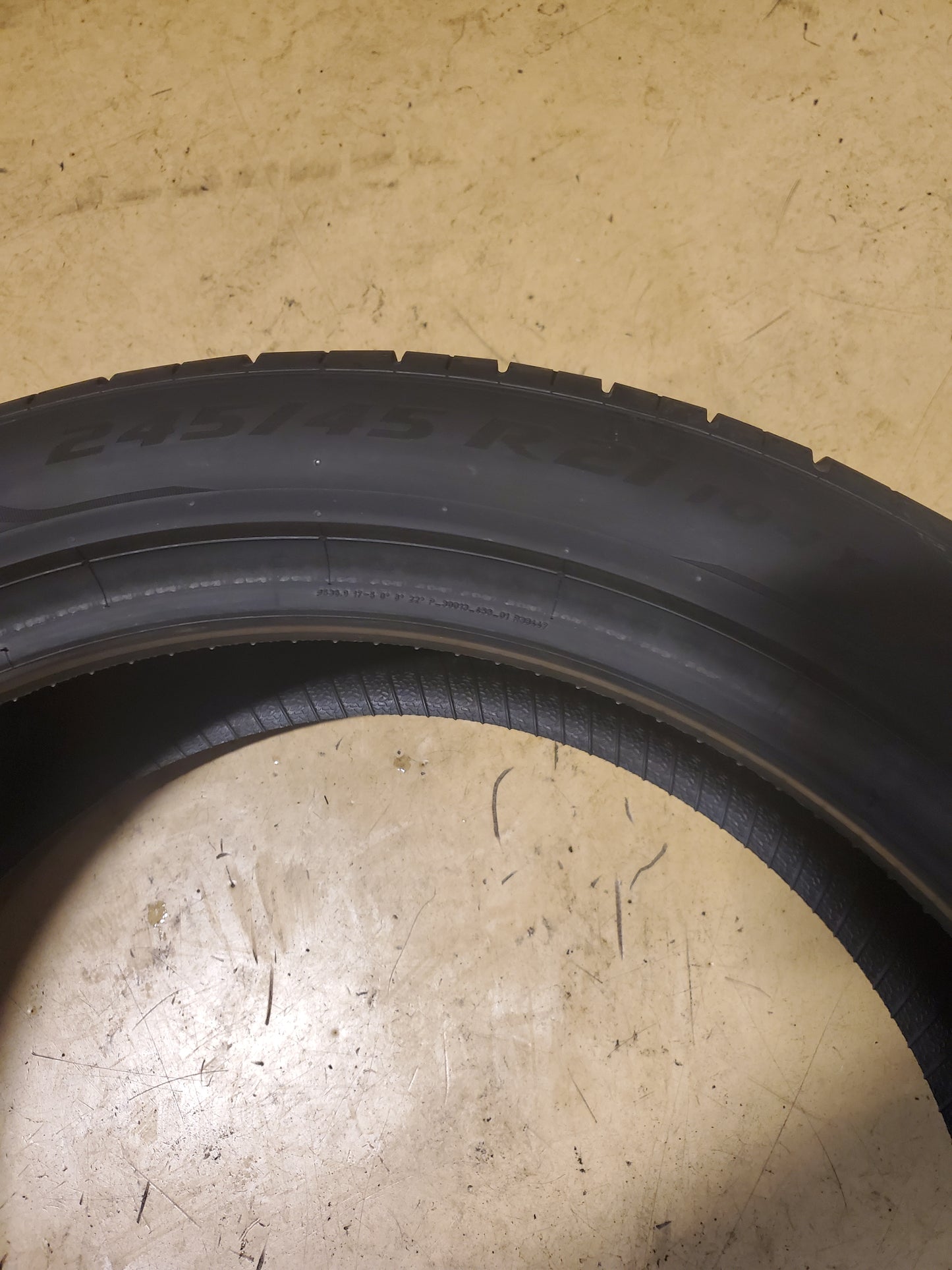 NOS PIRELLI P ZERO PZ4 SPORT FOAM BSW P 245 45 21 104Y XL UHP TIRE 3520400