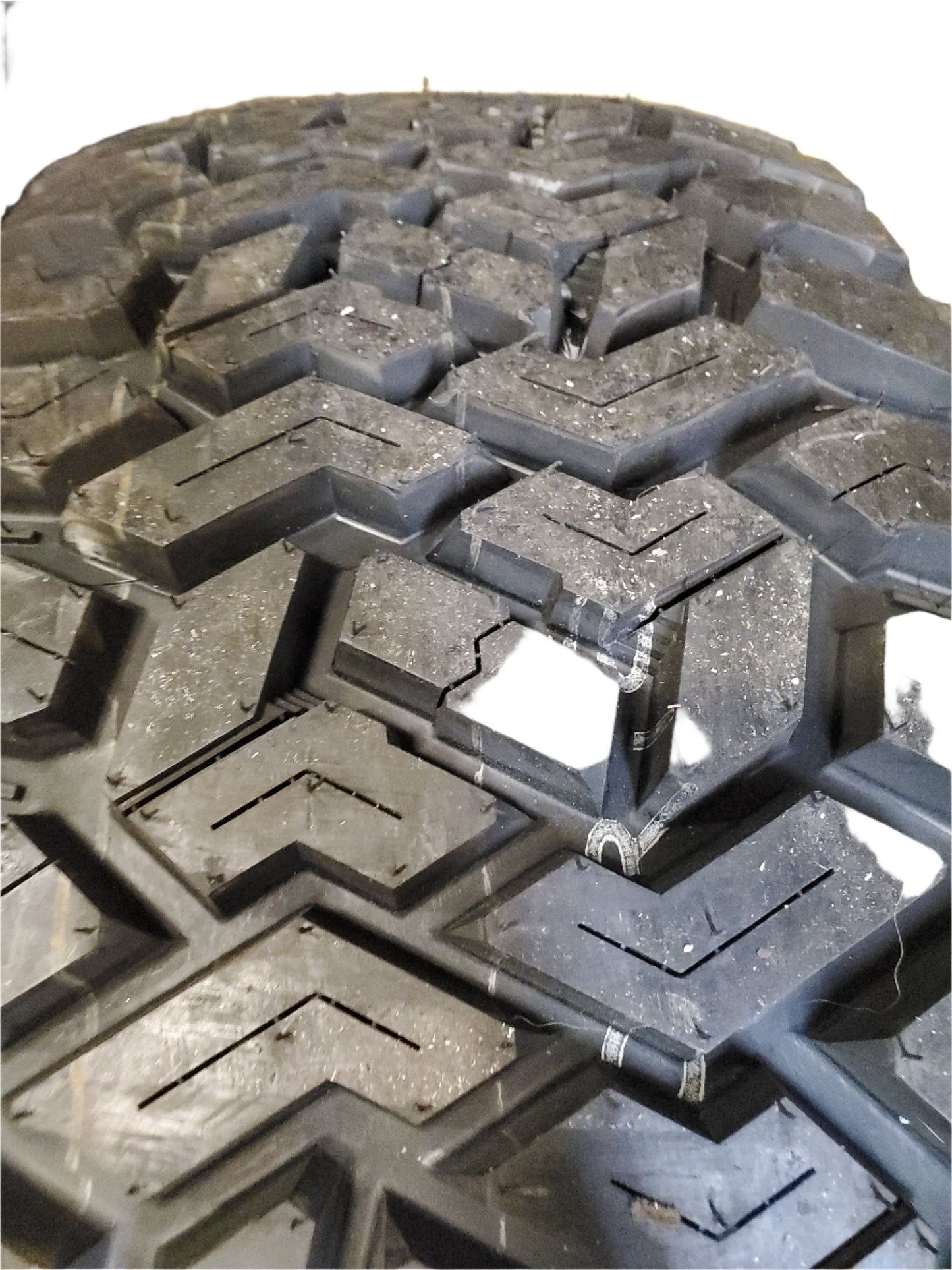 NOS FURY COUNTRY HUNTER R/T LT 37 13.5 18 124Q 8PLY RUGGED TIRE RTD37135018A