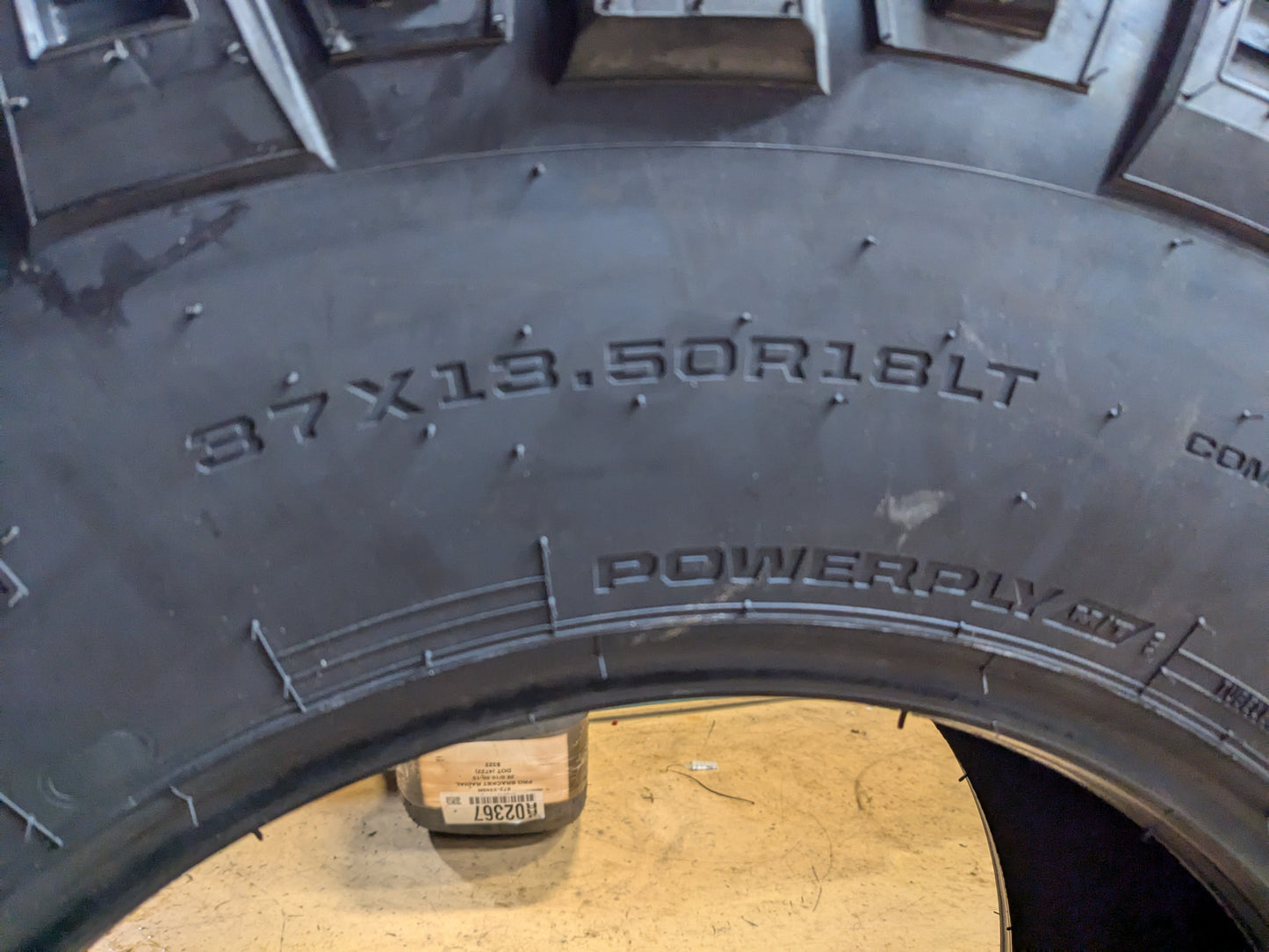 (KSL ONLY) 4 MICKEY THOMPSON BAJA LEGEND MTZ BSW LT 37 13.5 18 124Q D MUD TERRAIN TIRE 331149005