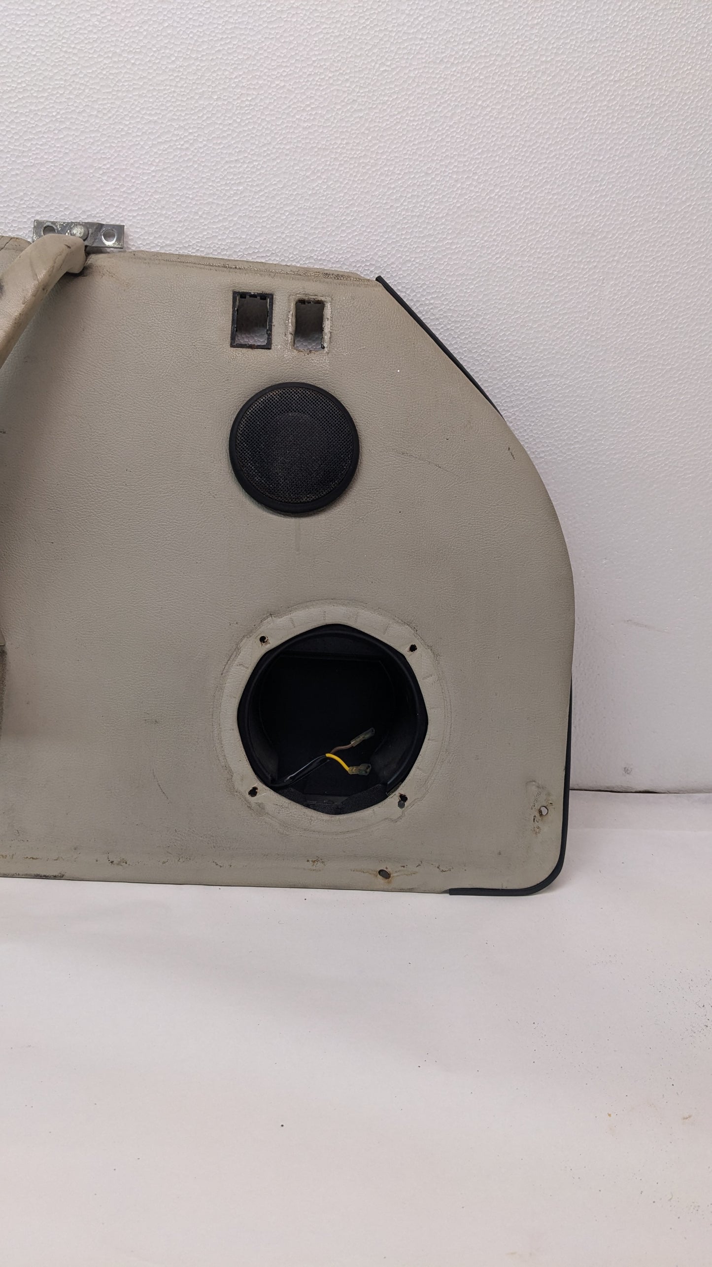 USED PORSCHE 911 CARRERA LEFT LEATHER DOOR PANEL WITH TWEETER AND HANDLE