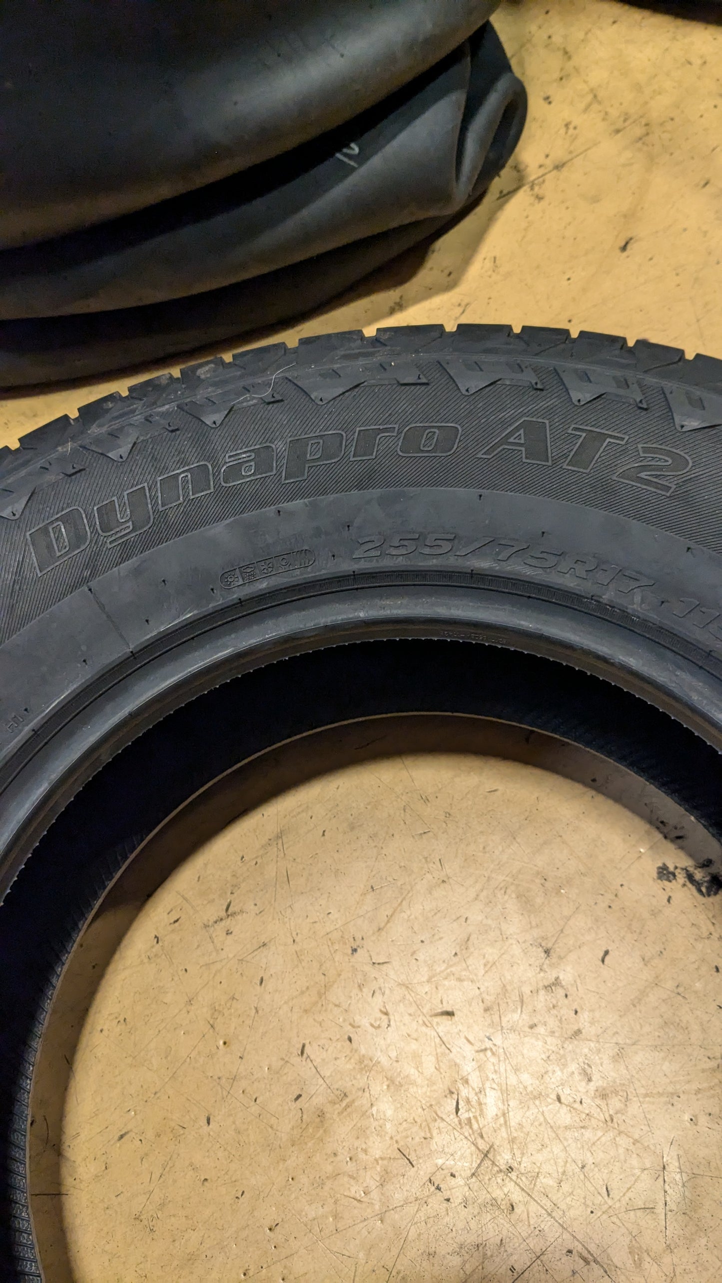 HANKOOK DYNAPRO AT2 BSW P 255 75 17 115T ALL TERRAIN TIRE 1021538