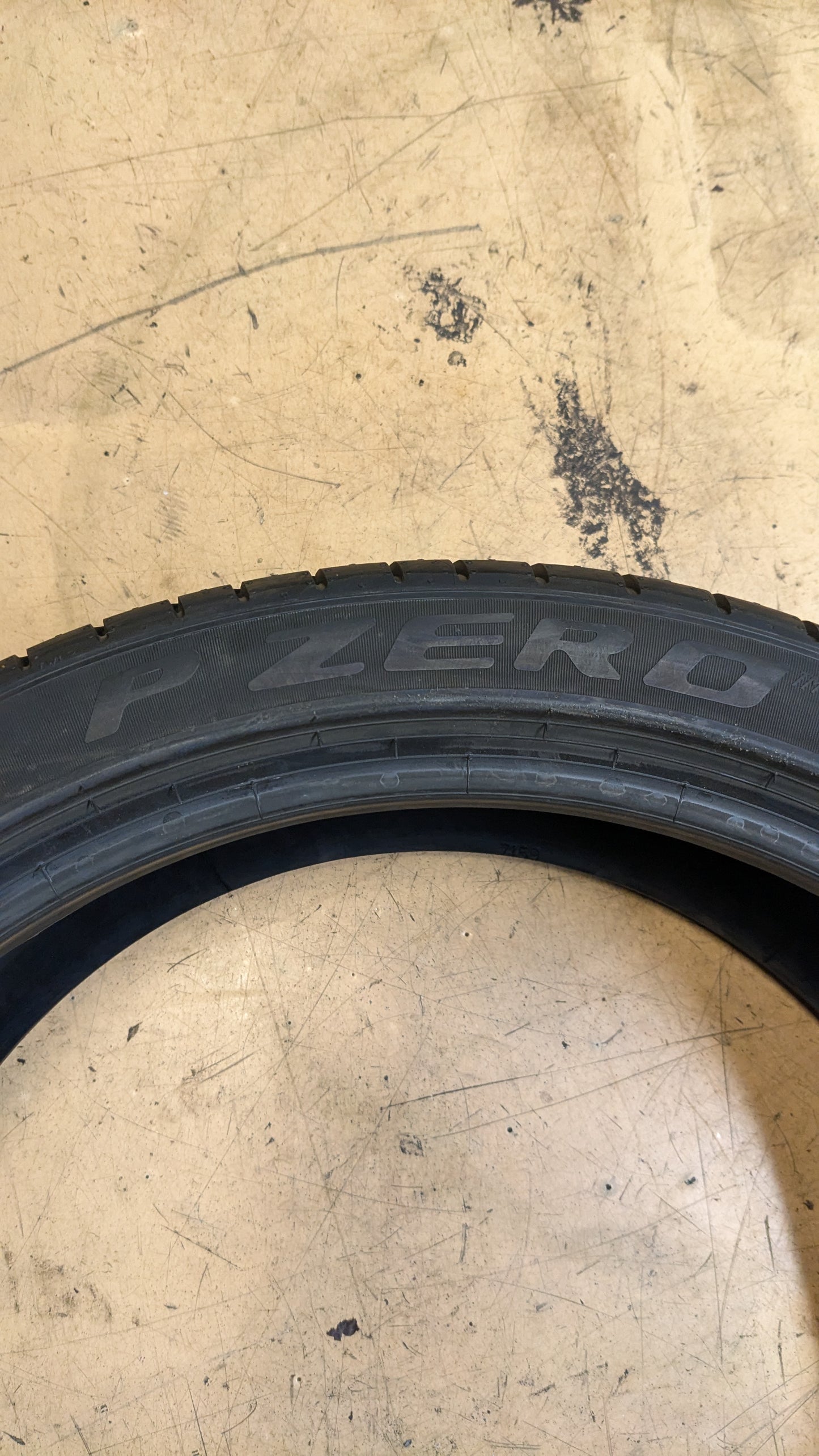 PIRELLI P ZERO PZ4 LUXURY BSW P 245 40 21 100Y XL UHP TIRE 2618100