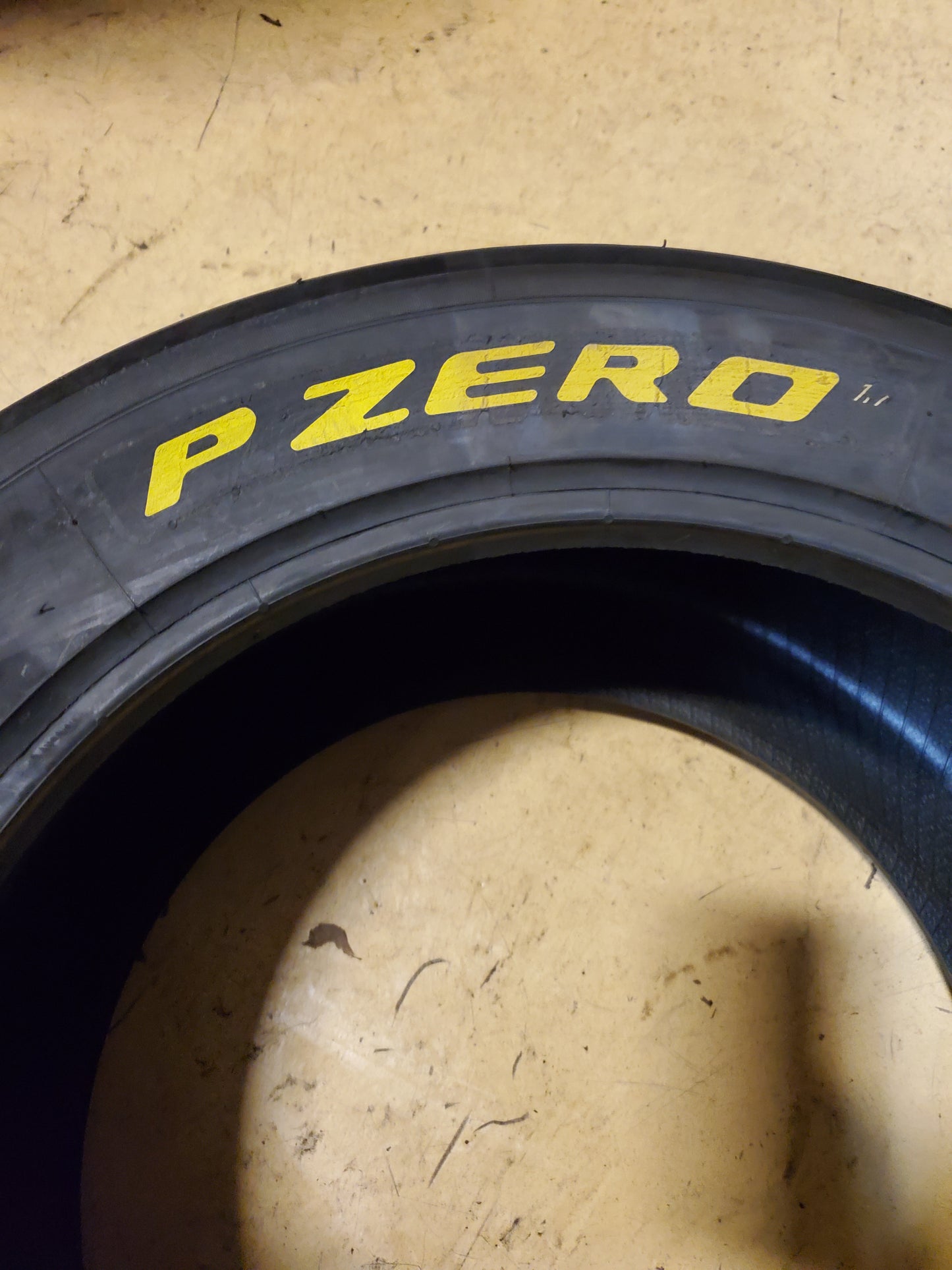 PIRELLI P ZERO DHB BSW 305 680 18 DRAG TIRE 3800100