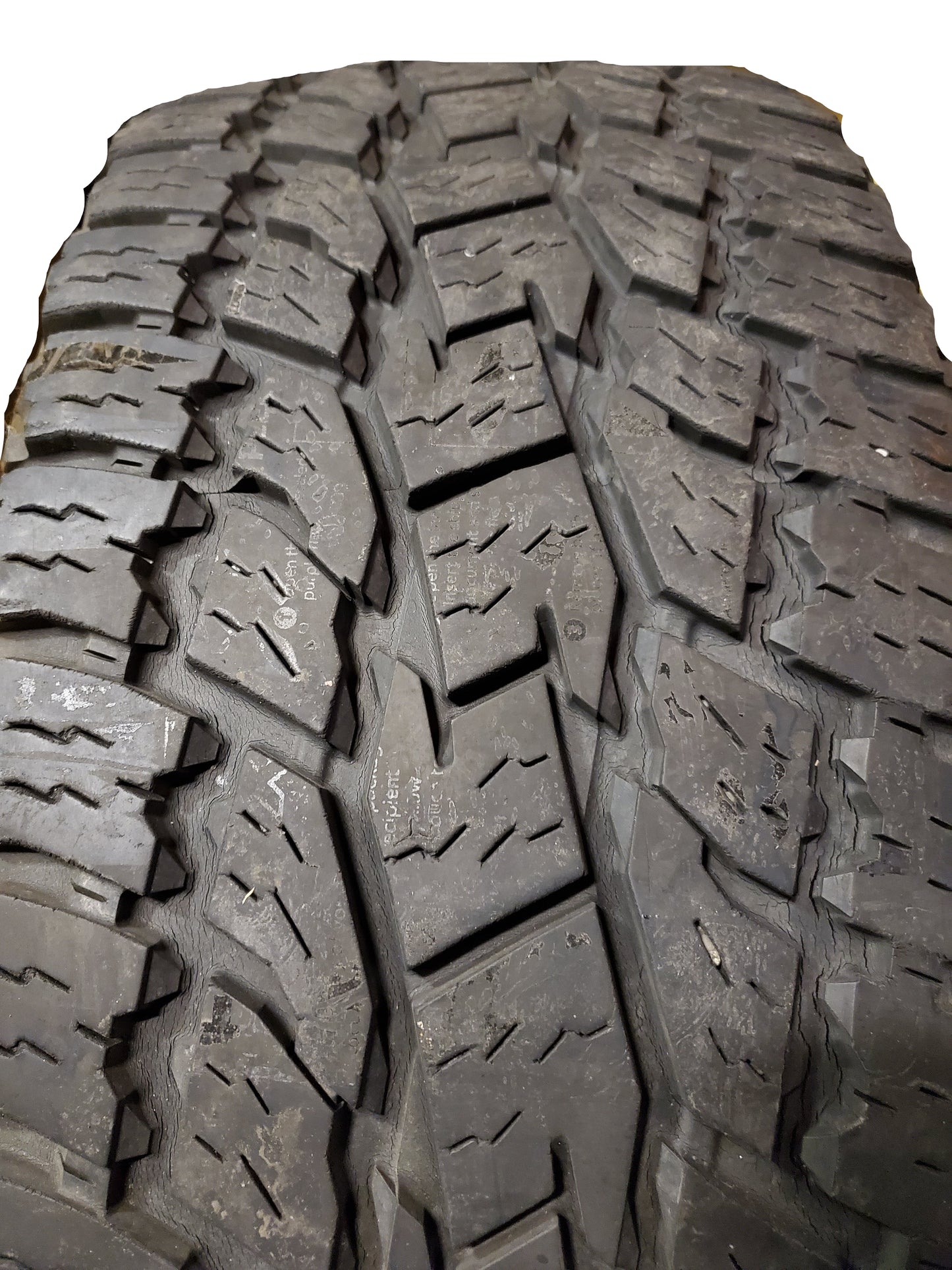 USED 12/32" TOYO OPEN COUNTRY A/T II LT 285 60 20 125/122R 10PLY TIRE 353110