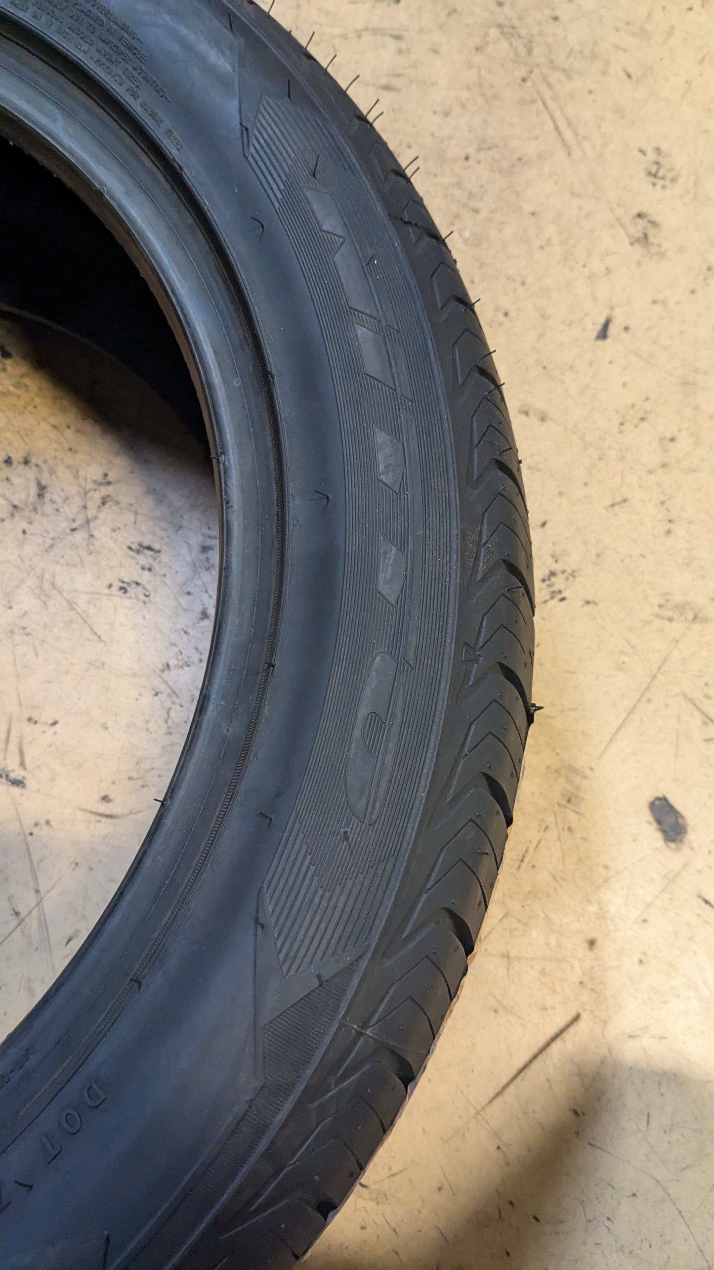 NITTO MOTIVO BSW P 225 50 17 98W XL UHP TIRE 210020