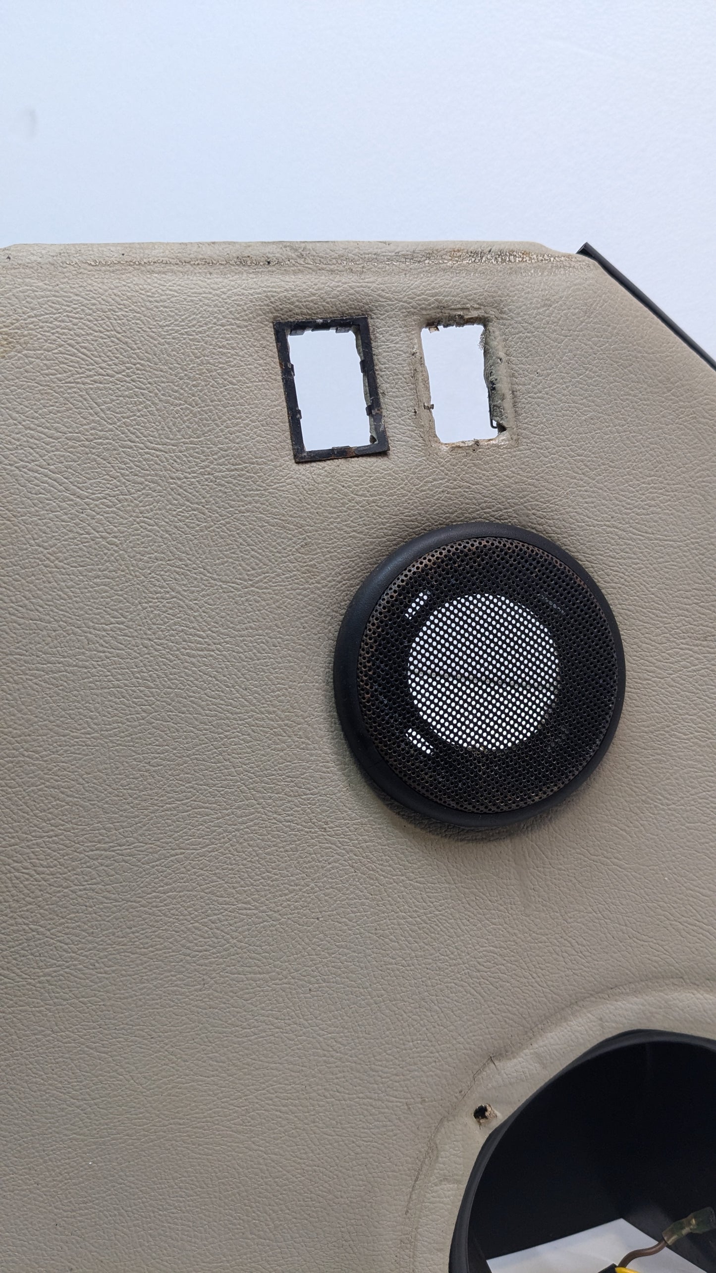 USED PORSCHE 911 CARRERA LEFT LEATHER DOOR PANEL WITH TWEETER AND HANDLE