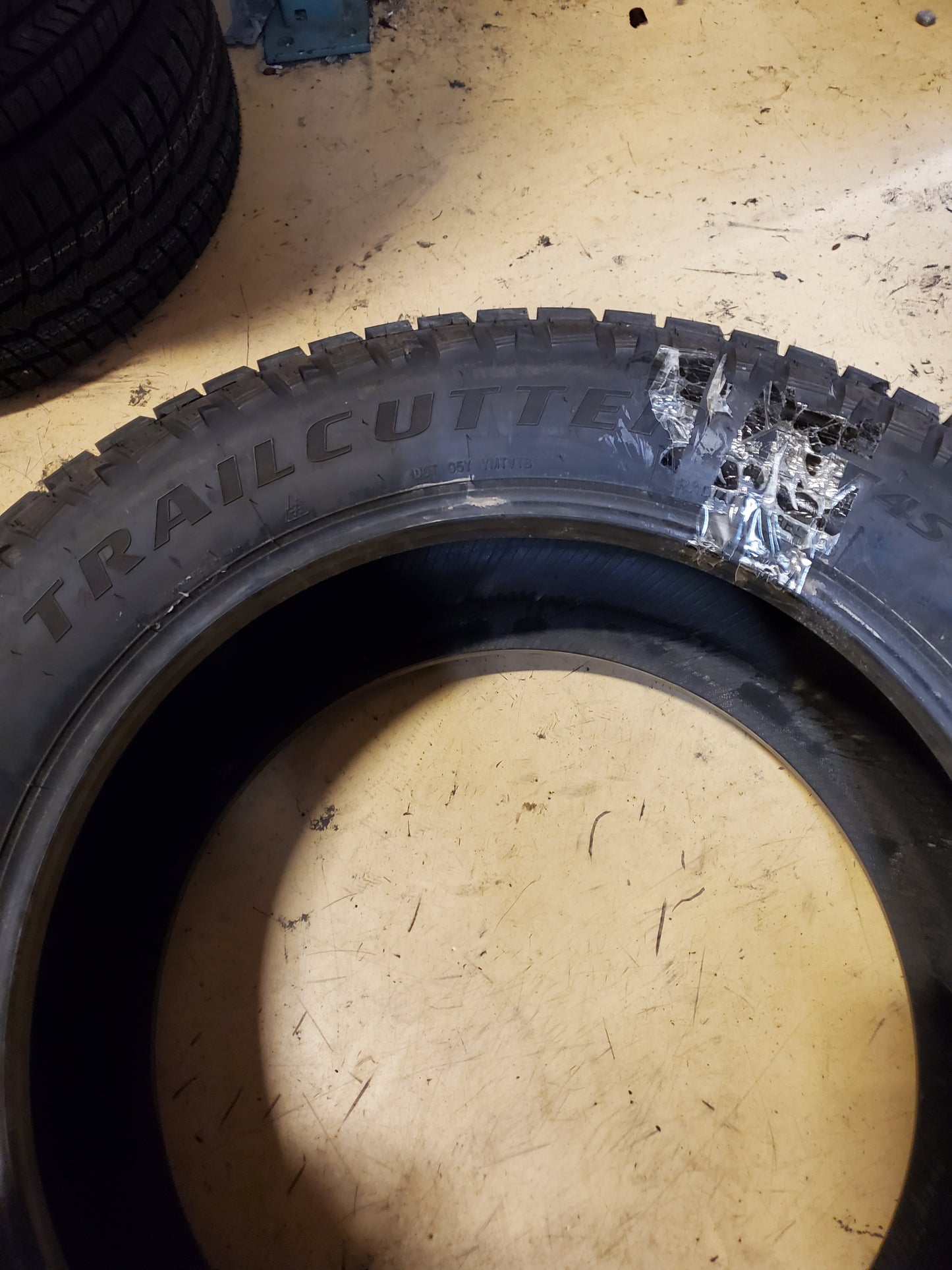 DELTA TRAILCUTTER AT4S BSW LT 285 60 20 125/122R 10PLY ALL TERRAIN TIRE TRC37