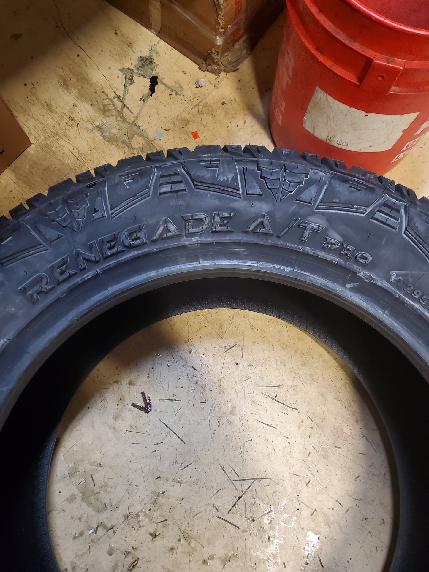 RADAR RENEGADE A/T PRO BSW LT 295 55 20 123/120S 10PLY TIRE RACSTH0018