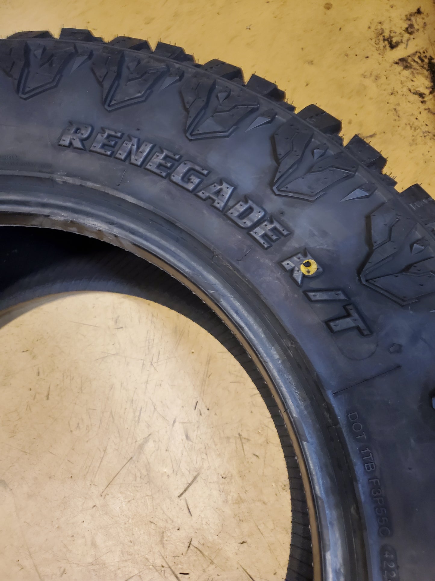 RADAR RENEGADE R/T BSW LT 35 12.5 20 121Q 10PLY RUGGED TERRAIN TIRE RASYTH0263
