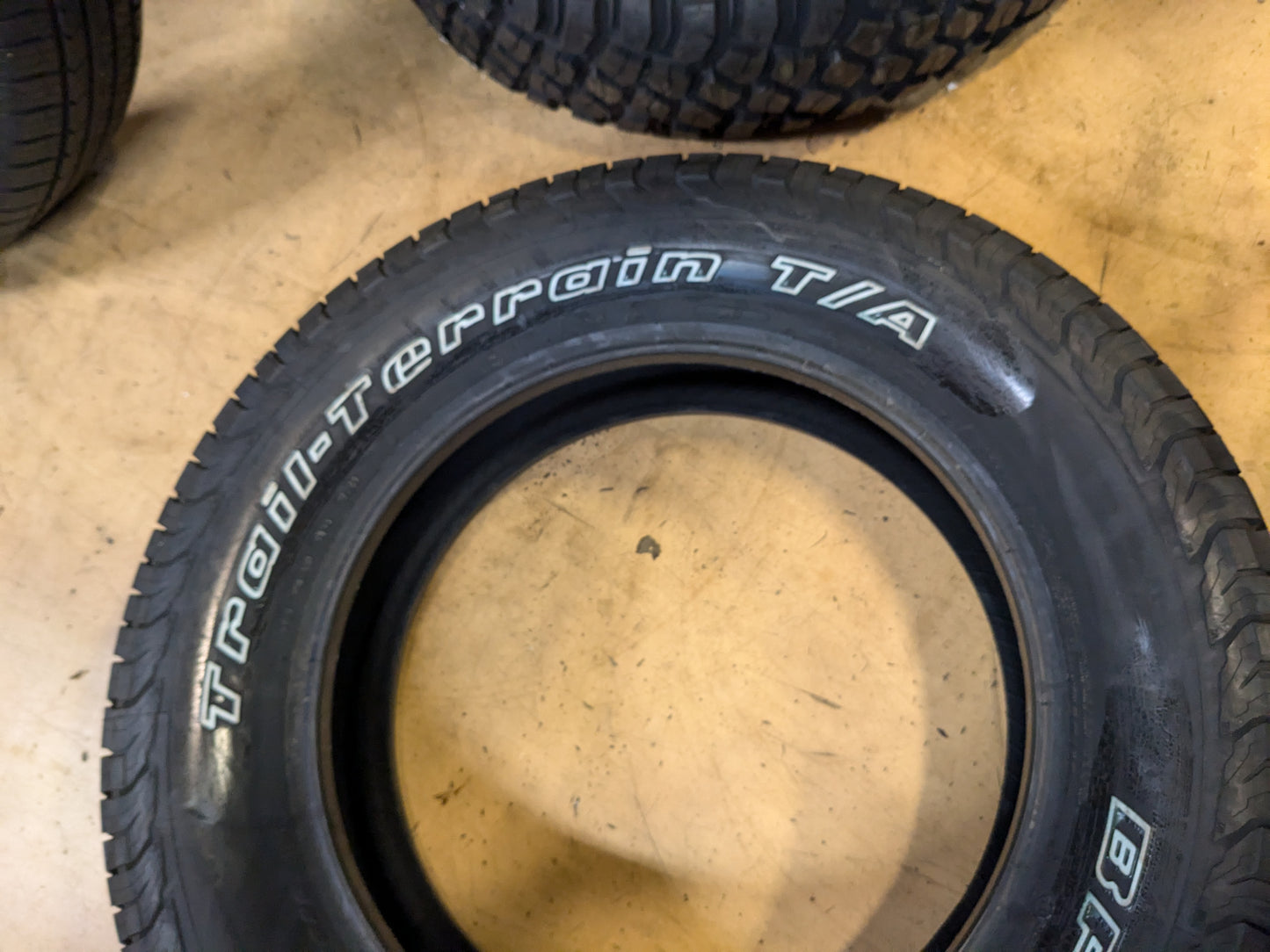BFGOODRICH TRAIL TERRAIN T/A OWL P 275 60 20 115T SL ALL SEASON TIRE 40750